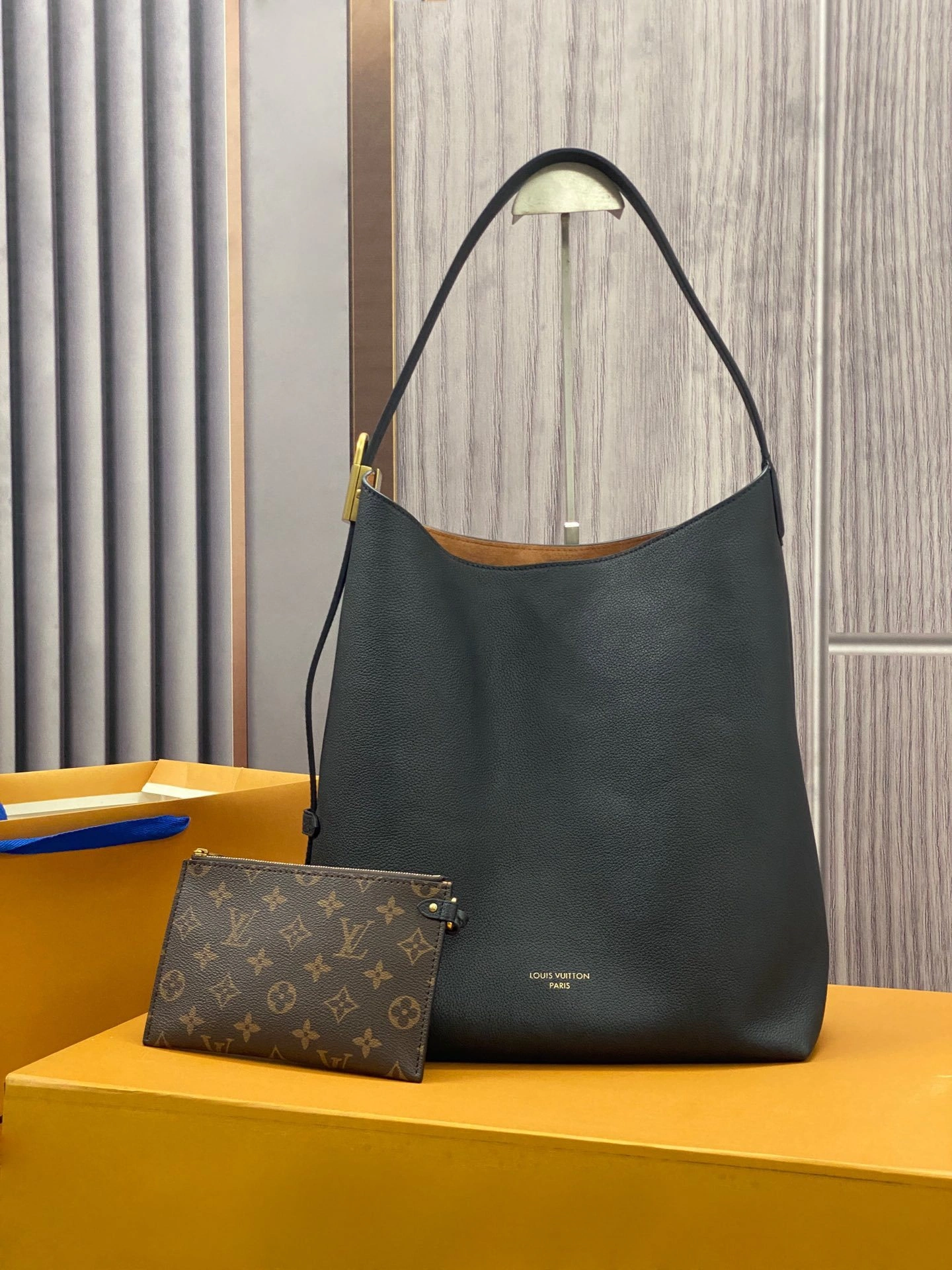 MOMO-- 8V M24856 Low Key Hobo cowhide item:D-B808E2741
