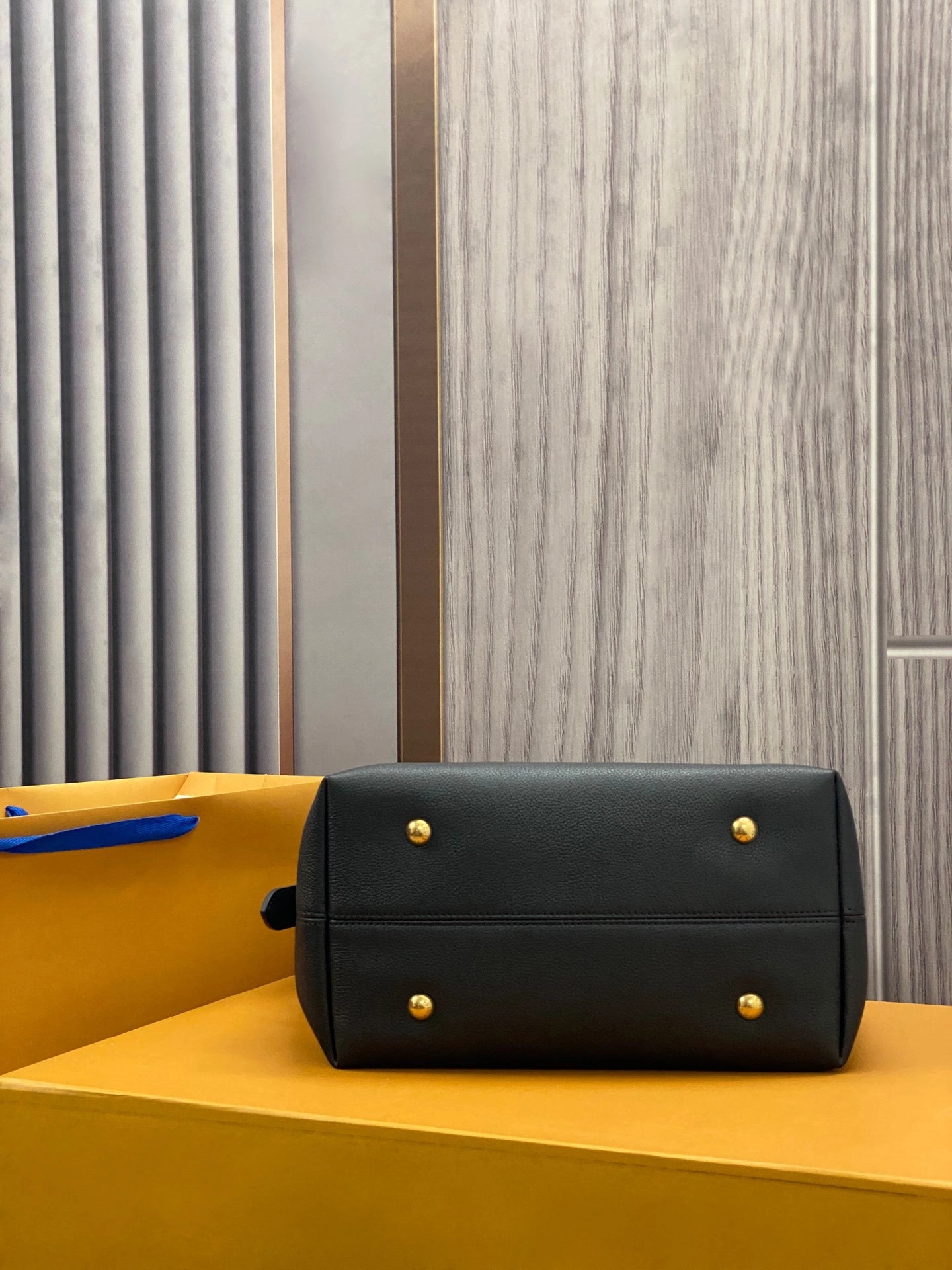 MOMO-- 8V M24856 Low Key Hobo cowhide item:D-B808E2741