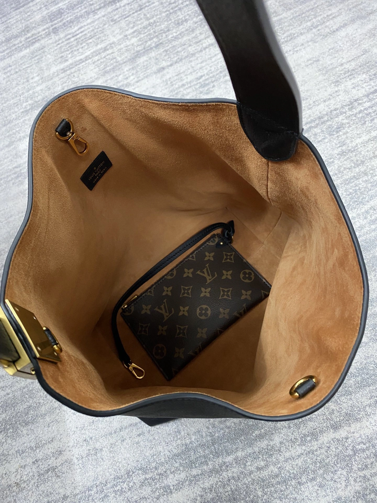 MOMO-- 8V M24856 Low Key Hobo cowhide item:D-B808E2741