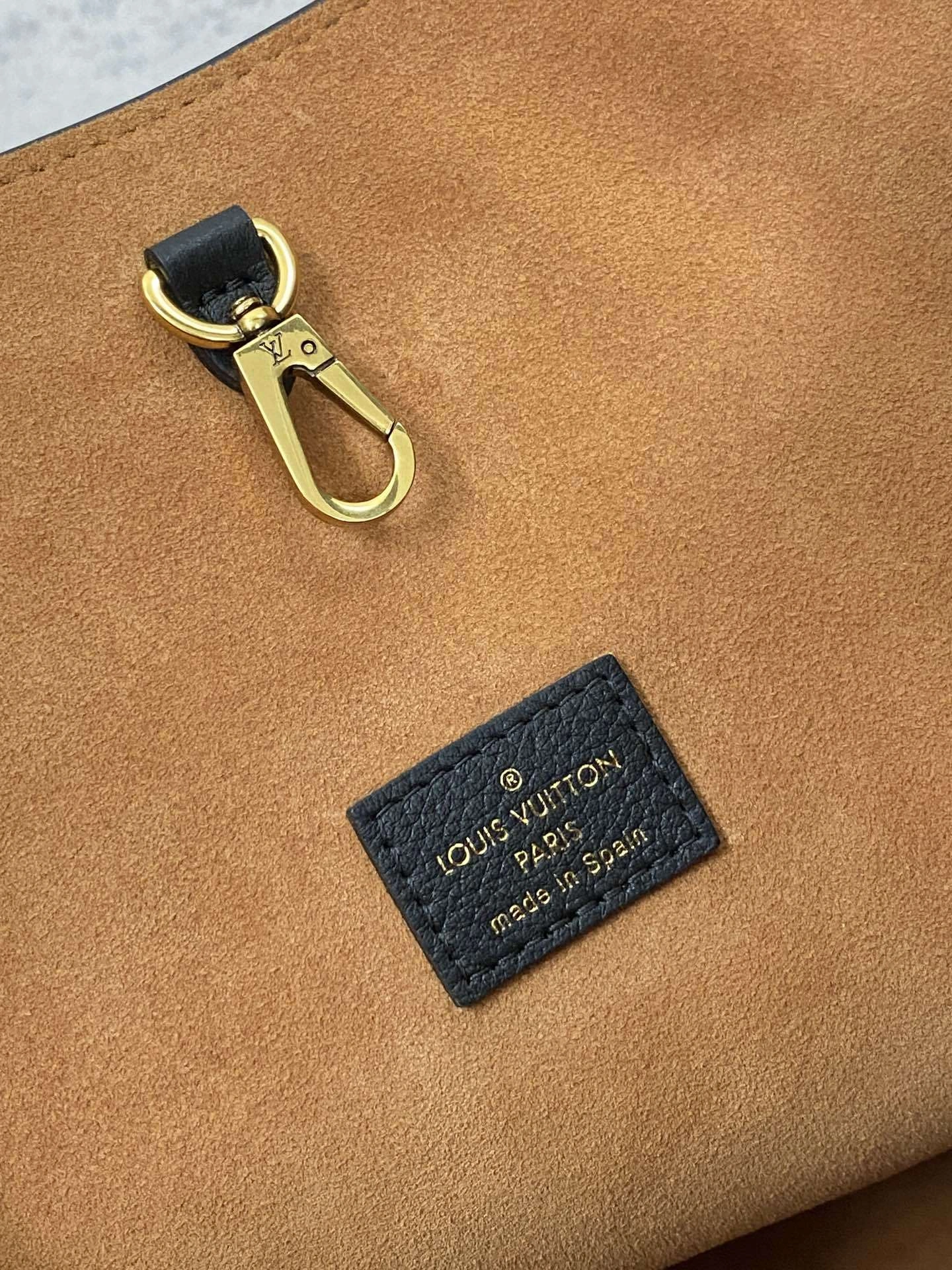 MOMO-- 8V M24856 Low Key Hobo cowhide item:D-B808E2741