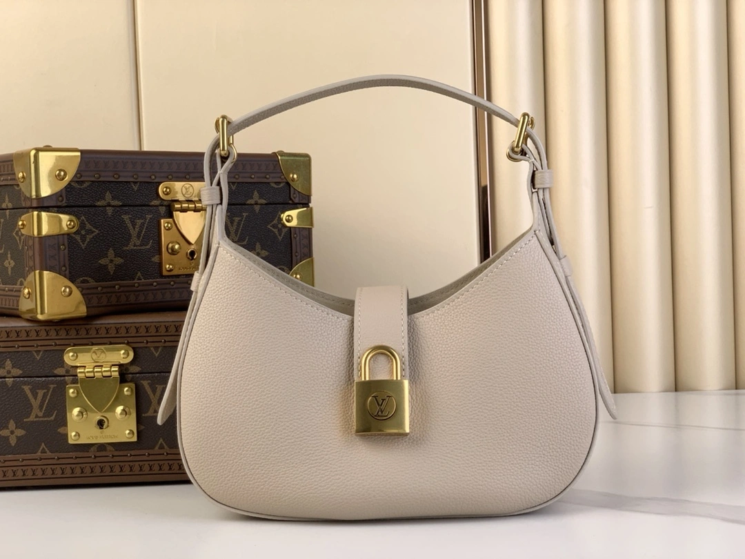 MOMO-- 8V M24990 high quality version Low Key Shoulder cowhide item:E-B574C0579