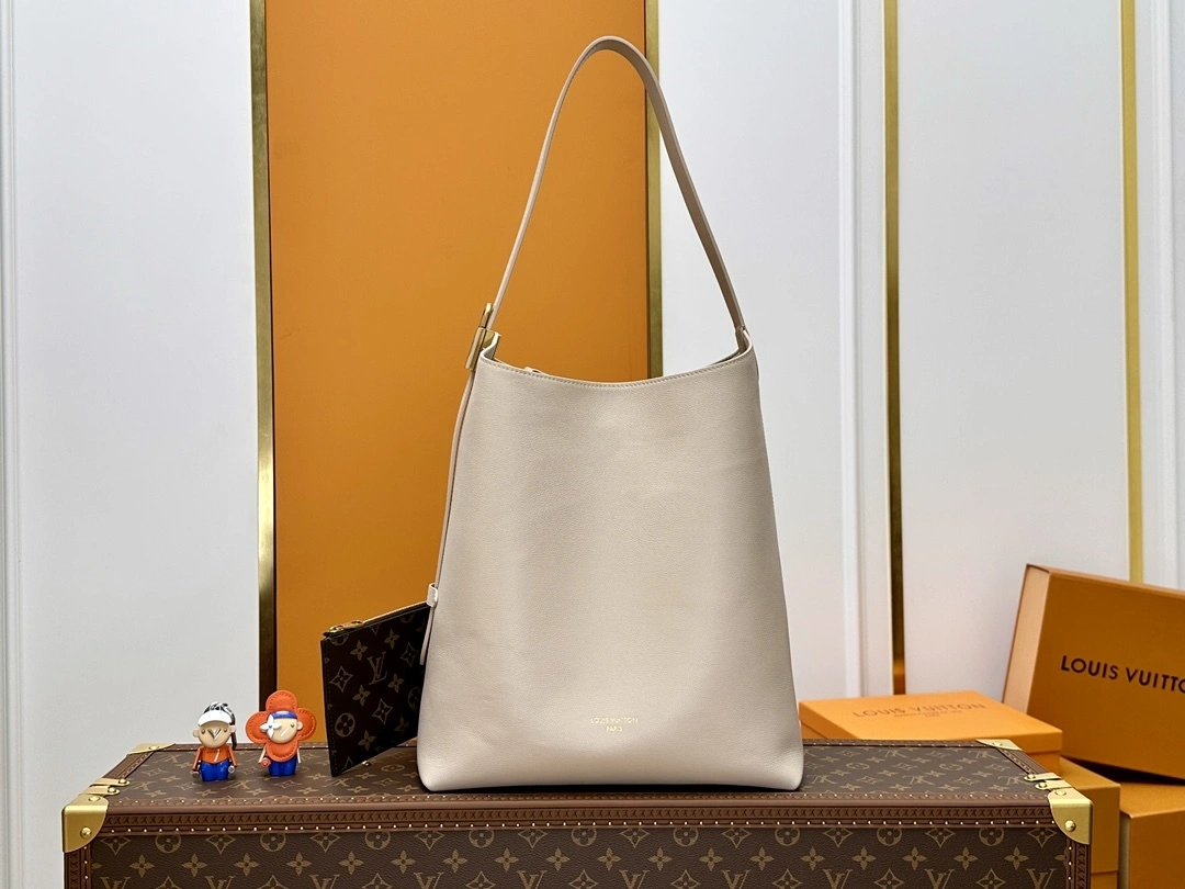 MOMO-- 8V M25022 high quality version Low Key Hobo cowhide item:E-B225C0582