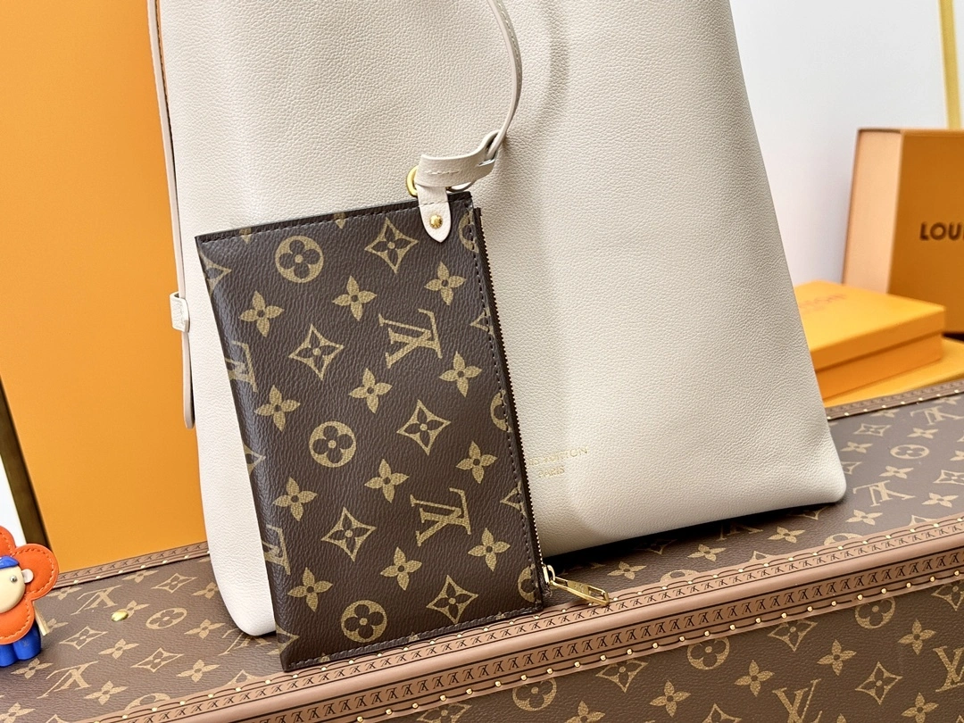 MOMO-- 8V M25022 high quality version Low Key Hobo cowhide item:E-B225C0582