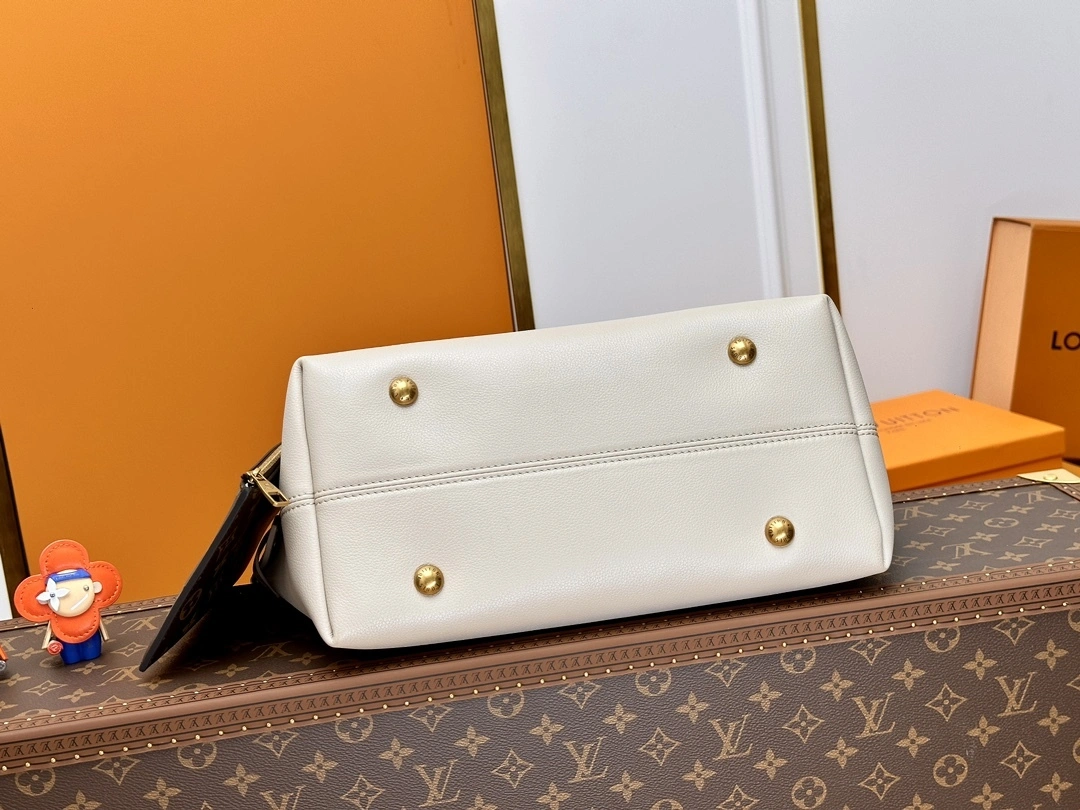 MOMO-- 8V M25022 high quality version Low Key Hobo cowhide item:E-B225C0582
