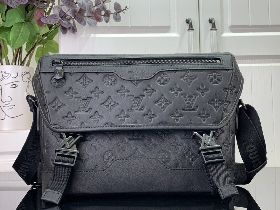 MOMO-- 8V M25121 high quality version Messenger Voyager Calfskin item:E-B063C0249