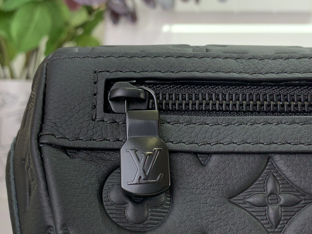 MOMO-- 8V M25121 high quality version Messenger Voyager Calfskin item:E-B063C0249