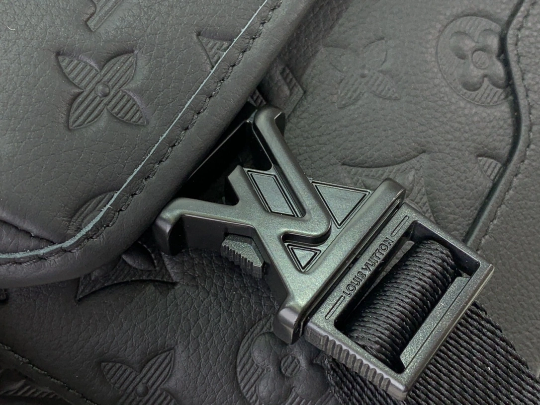 MOMO-- 8V M25121 high quality version Messenger Voyager Calfskin item:E-B063C0249