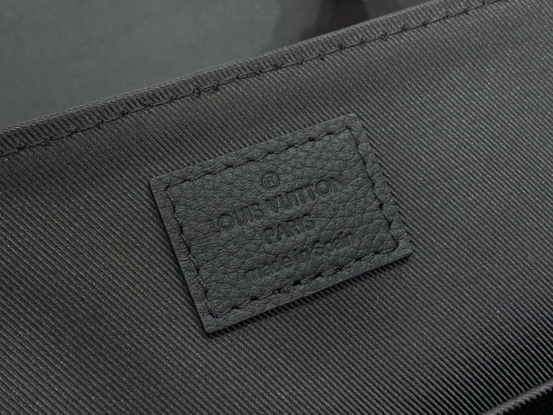 MOMO-- 8V M25121 high quality version Messenger Voyager Calfskin item:E-B063C0249