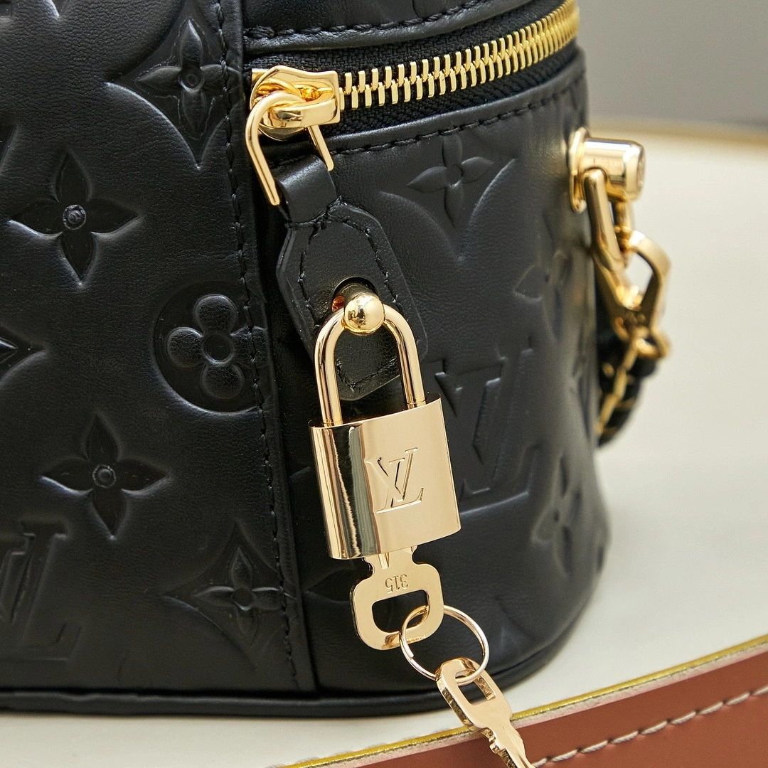 MOMO-- 8V M25123 high quality version Vanity Cc sheepskin item:E-B000A1302