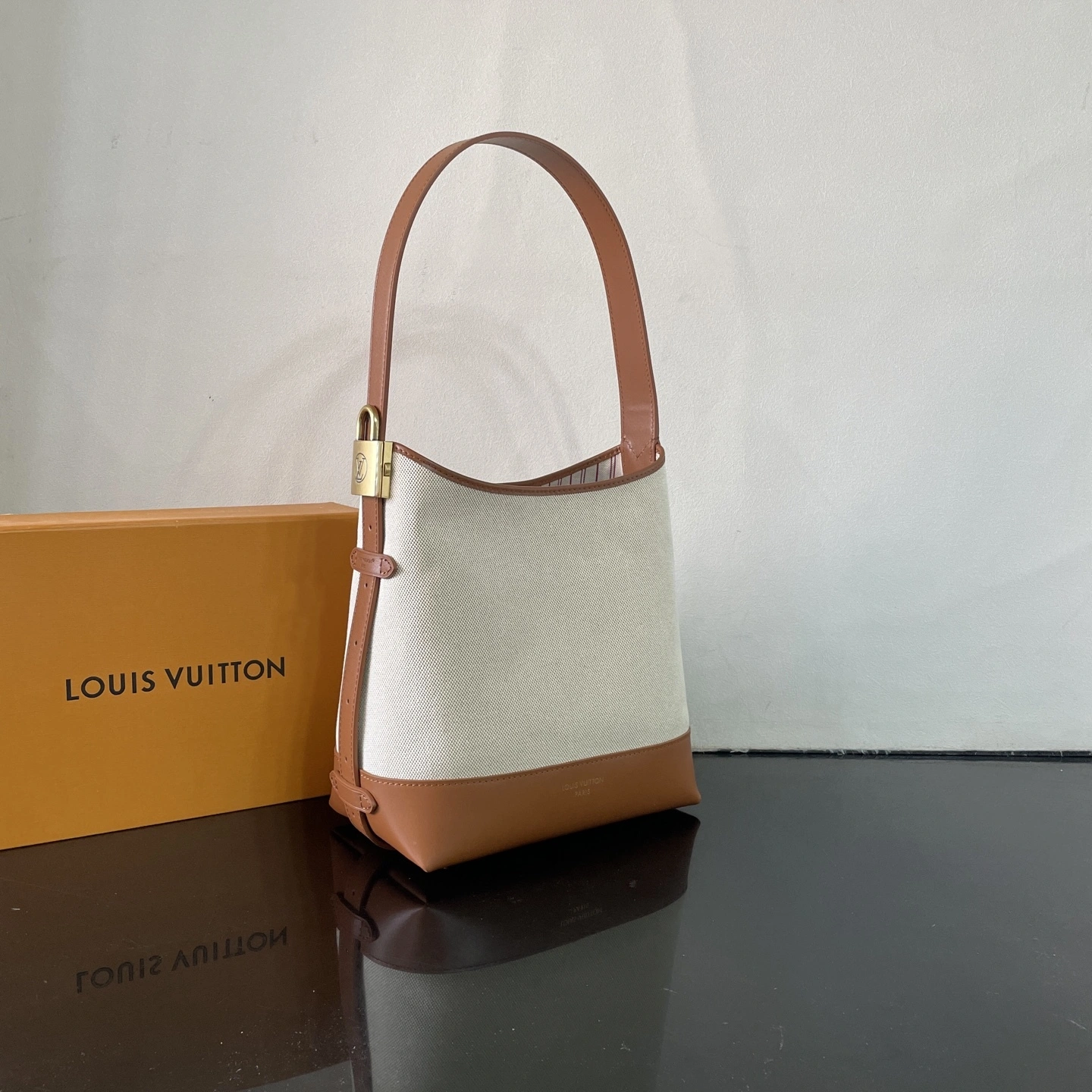 MOMO-- 8V M25468 high quality version Low Key Hobo cowhide item:E-B177I0317