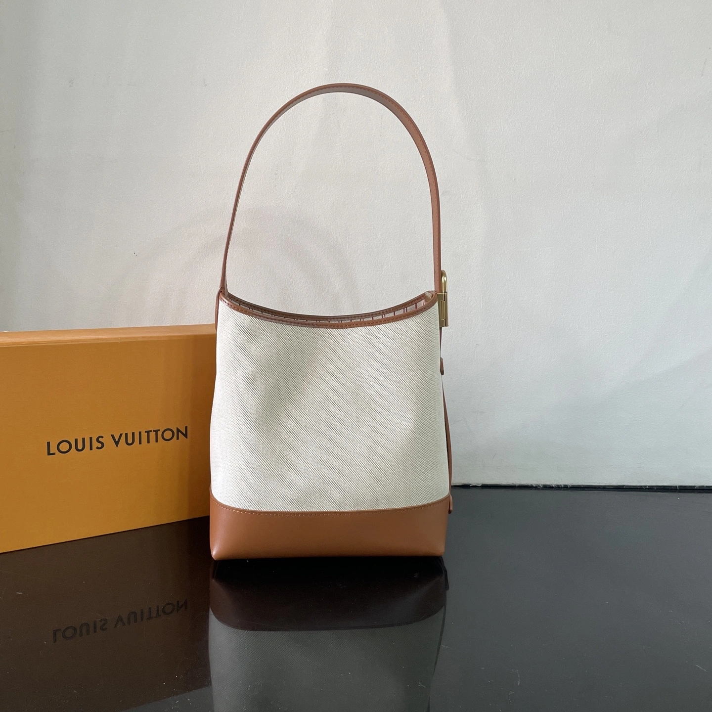 MOMO-- 8V M25468 high quality version Low Key Hobo cowhide item:E-B177I0317
