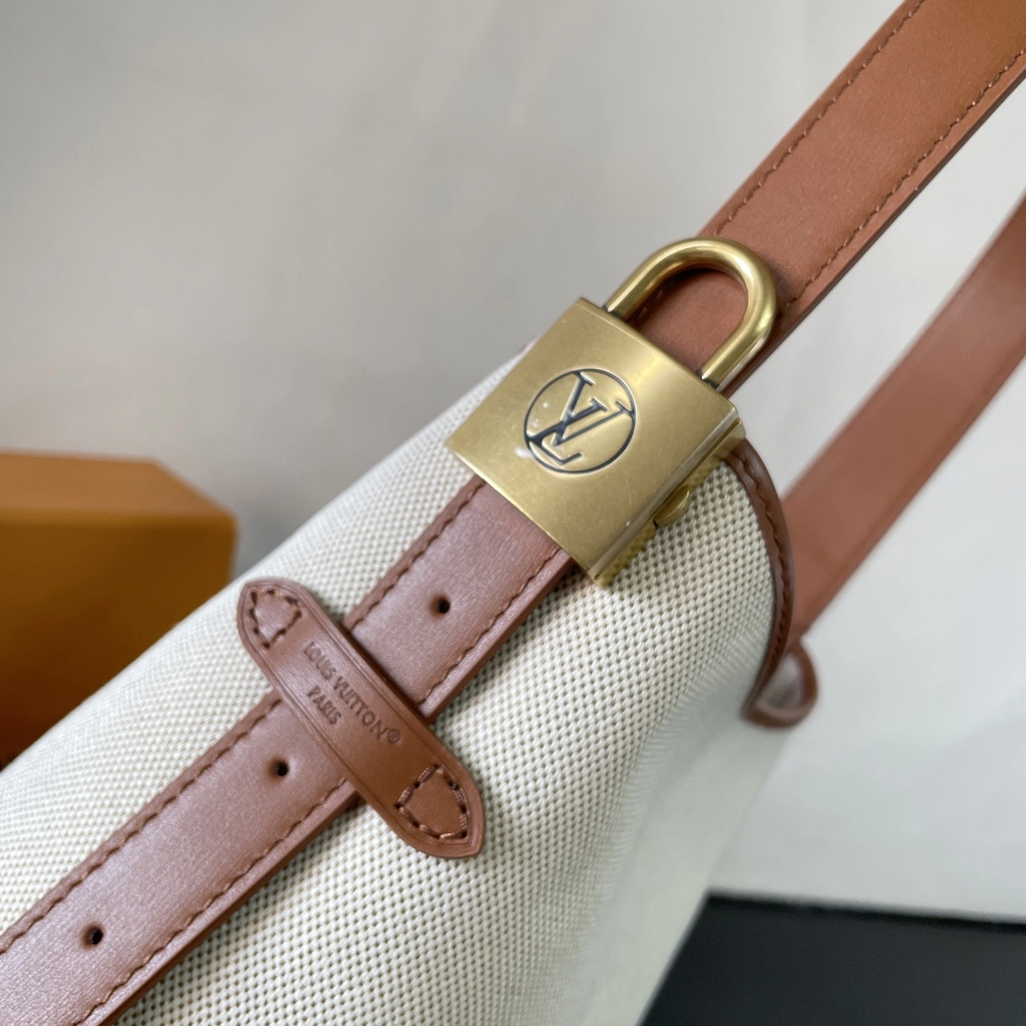 MOMO-- 8V M25468 high quality version Low Key Hobo cowhide item:E-B177I0317