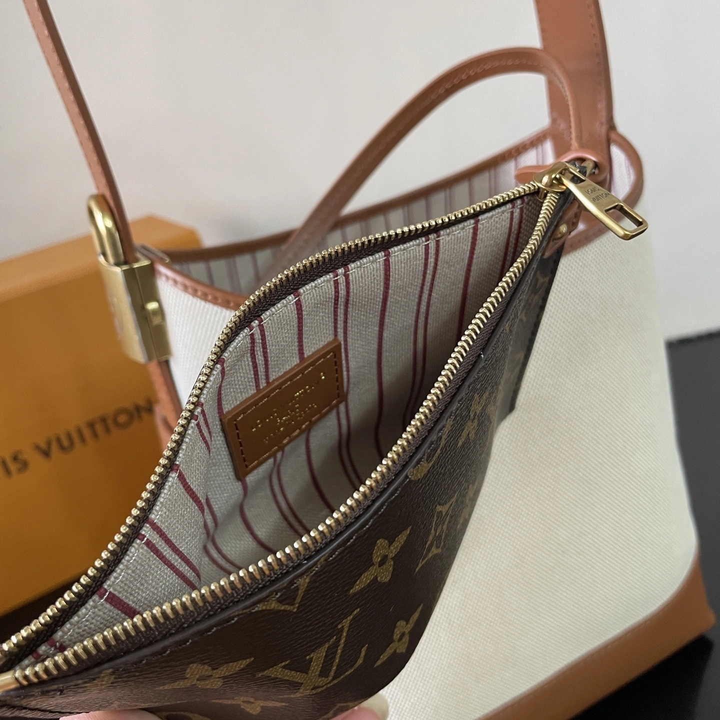 MOMO-- 8V M25468 high quality version Low Key Hobo cowhide item:E-B177I0317