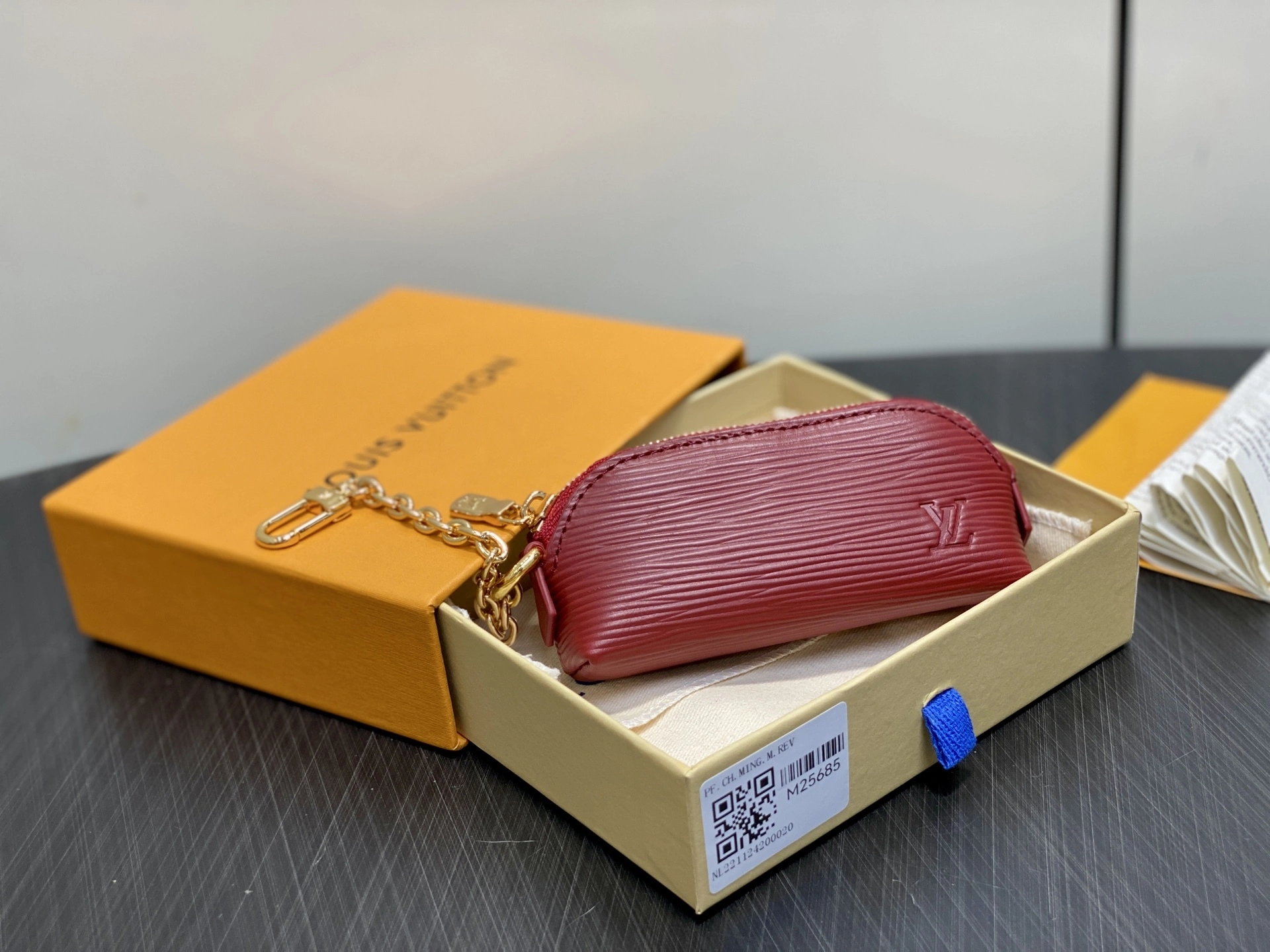 MOMO-- 8V M25685 high quality version Lipstick item:E-B000J1825