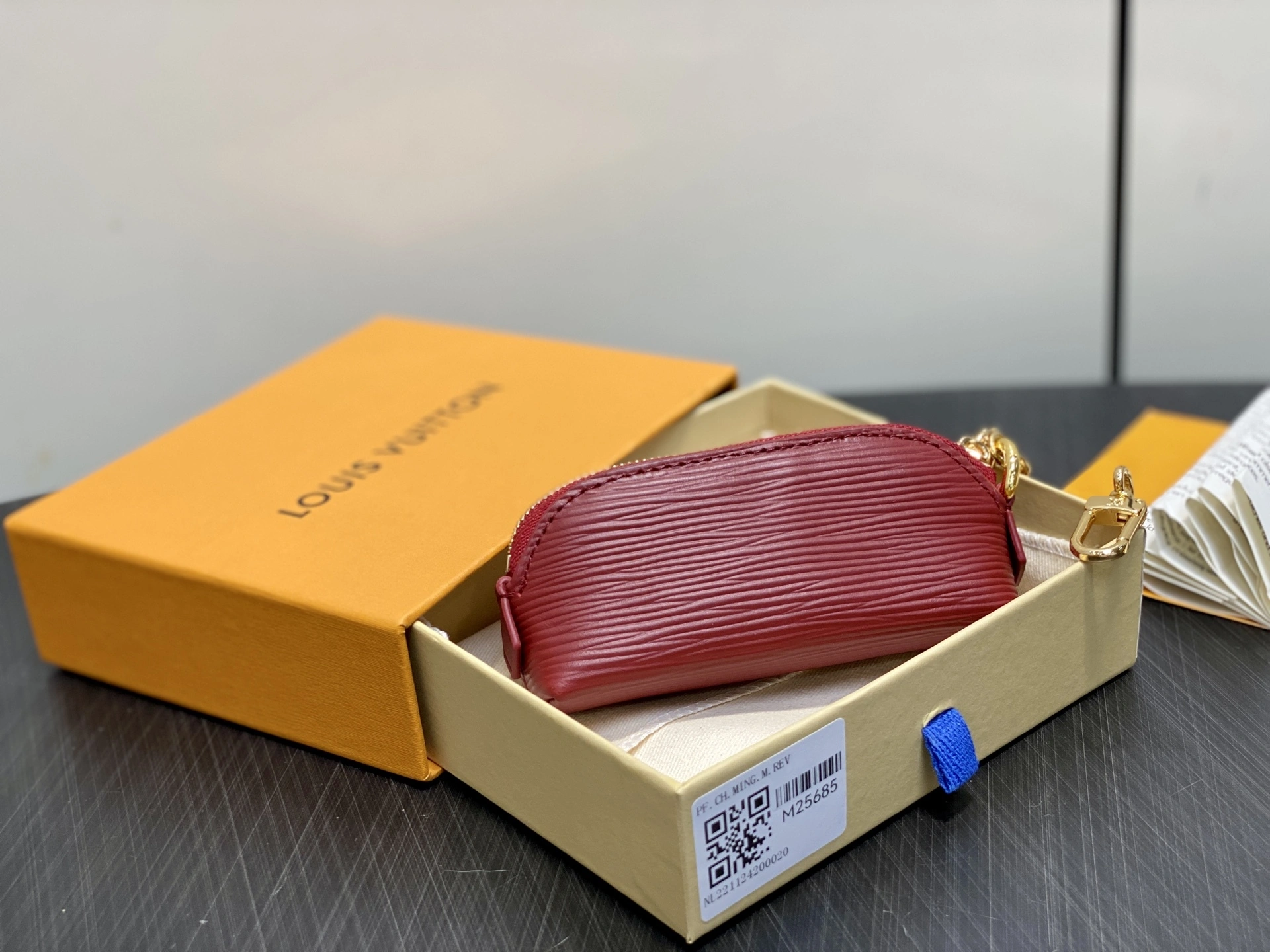 MOMO-- 8V M25685 high quality version Lipstick item:E-B000J1825
