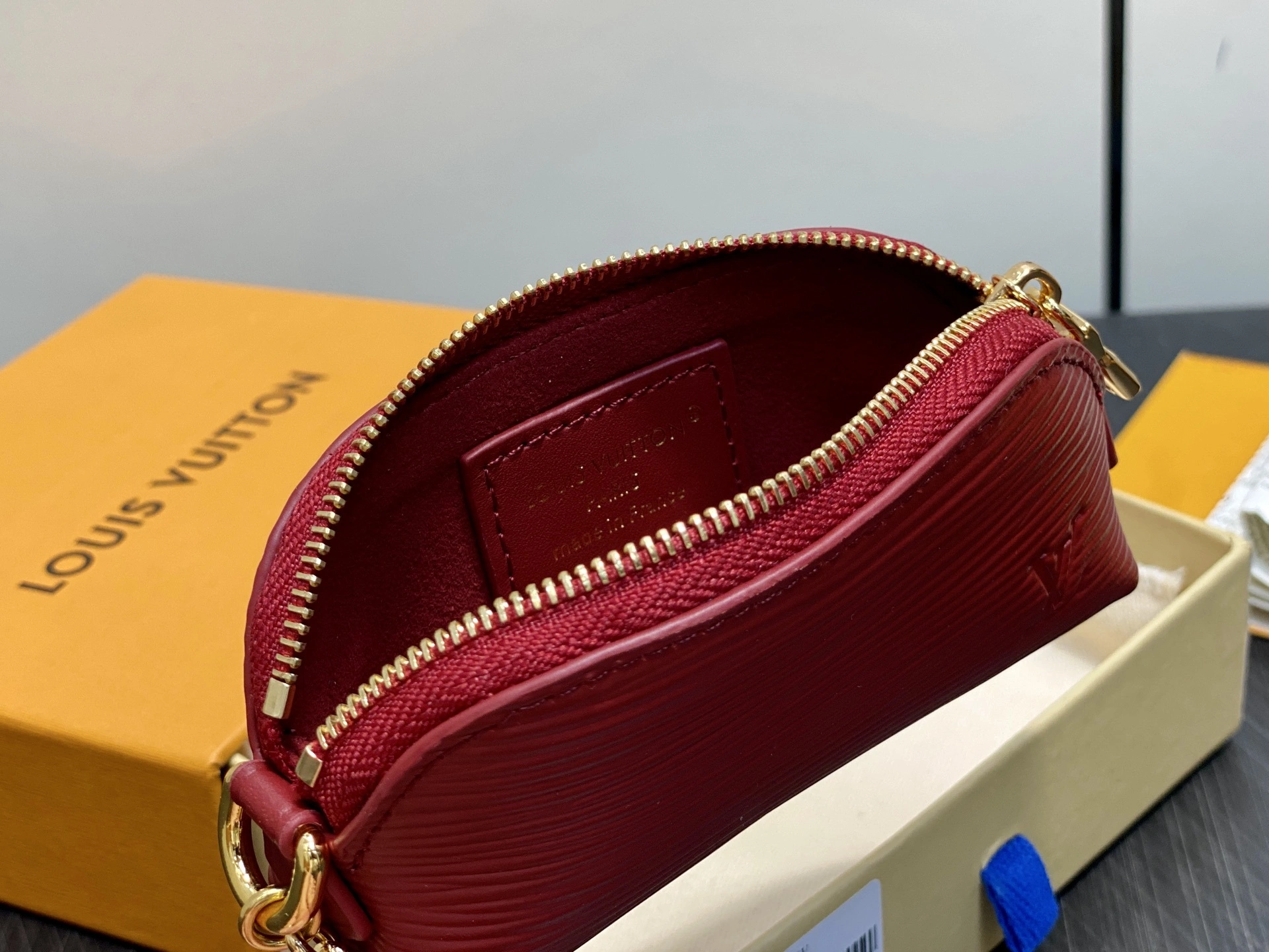 MOMO-- 8V M25685 high quality version Lipstick item:E-B000J1825