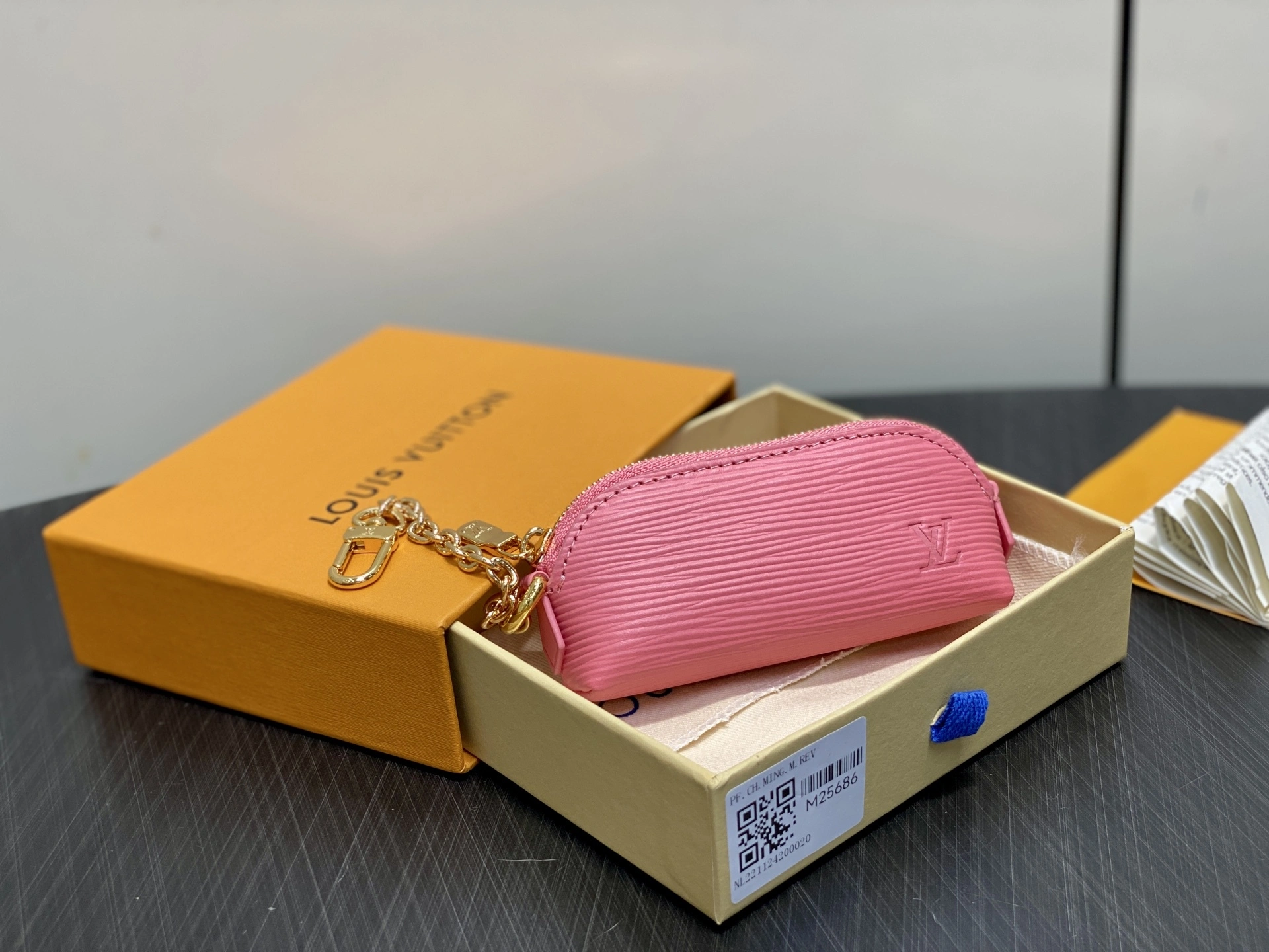 MOMO-- 8V M25686 high quality version Lipstick item:E-B000J1826