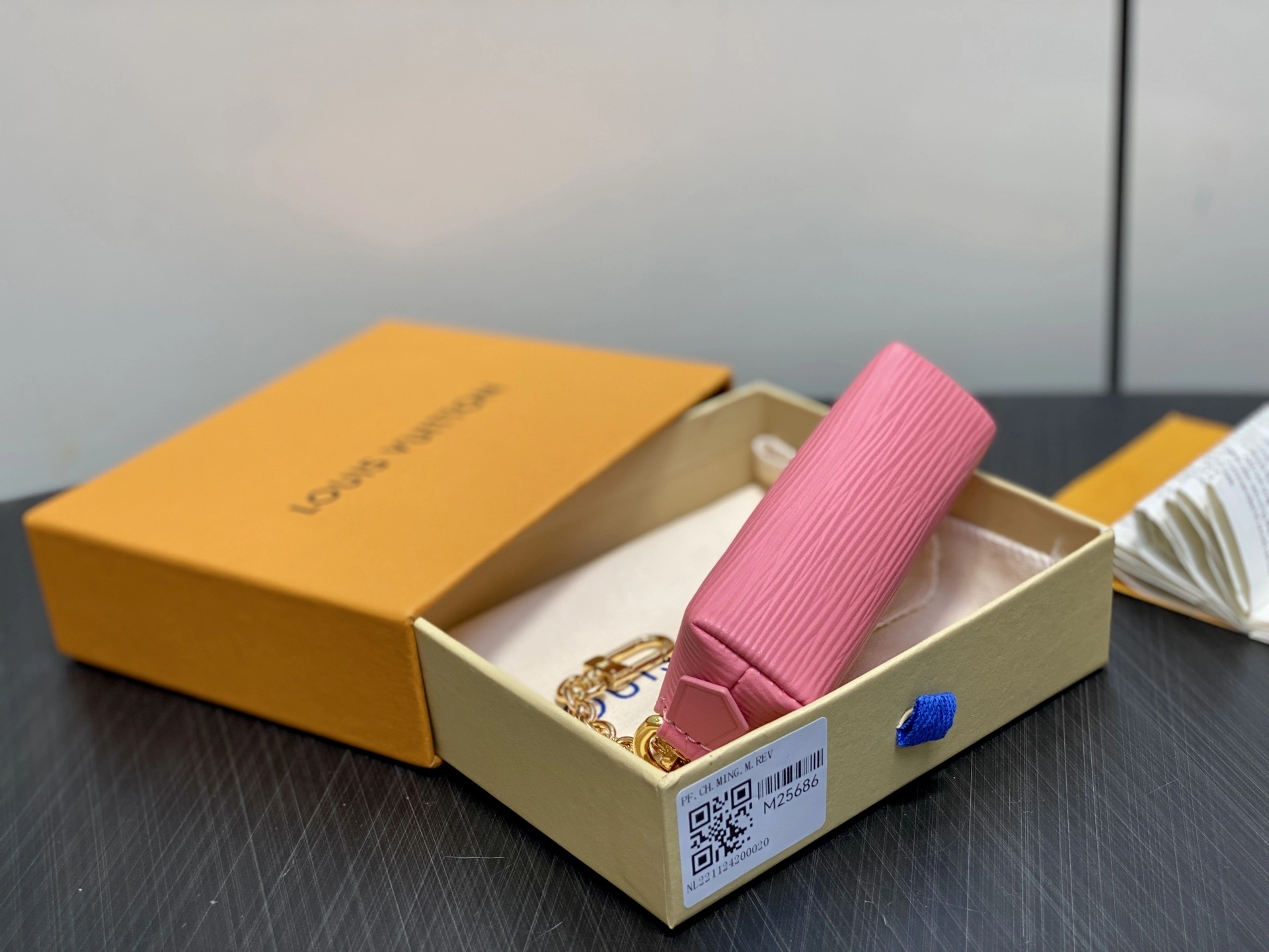 MOMO-- 8V M25686 high quality version Lipstick item:E-B000J1826