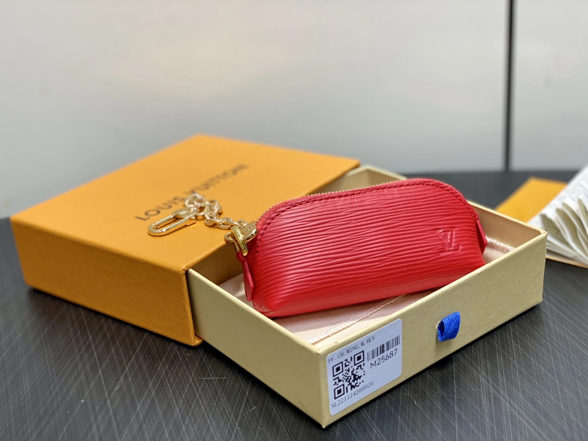 MOMO-- 8V M25687 high quality version Lipstick item:E-B000J1827