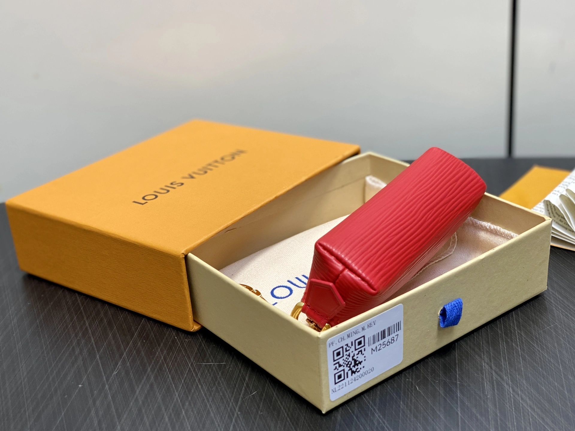 MOMO-- 8V M25687 high quality version Lipstick item:E-B000J1827