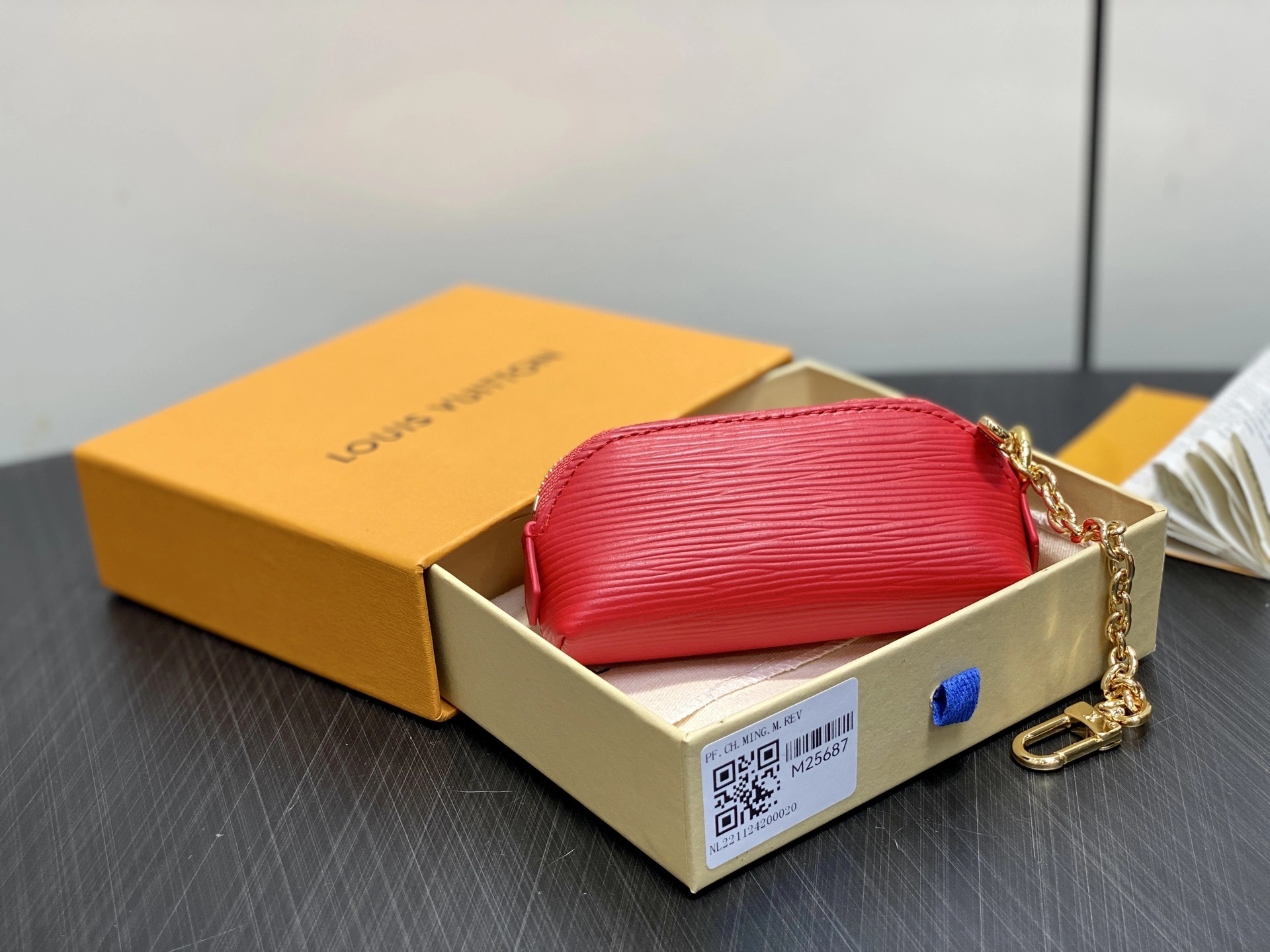 MOMO-- 8V M25687 high quality version Lipstick item:E-B000J1827