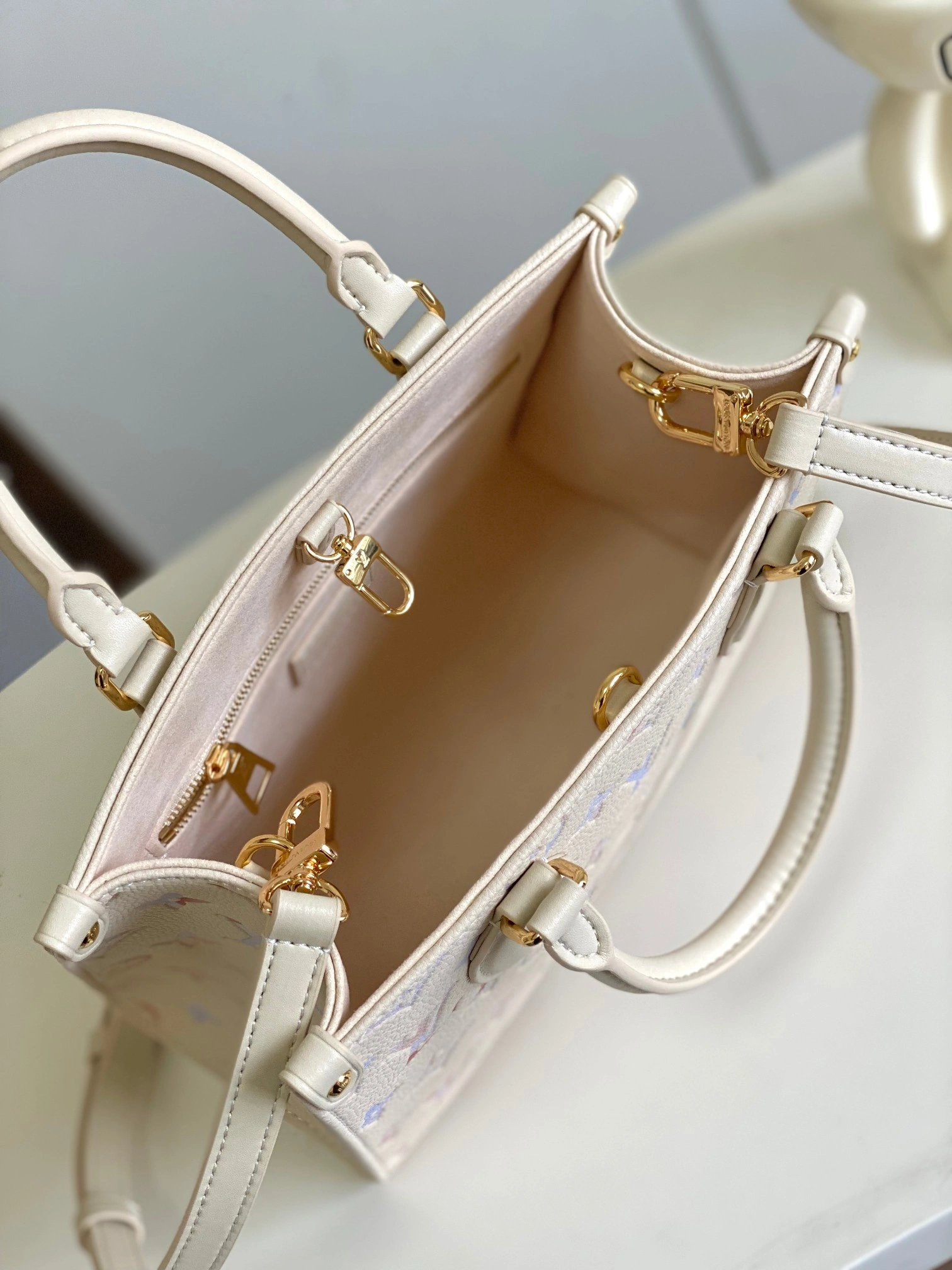 MOMO-- 8V M25770 high quality version OnTheGo Dream item:E-B177I2047