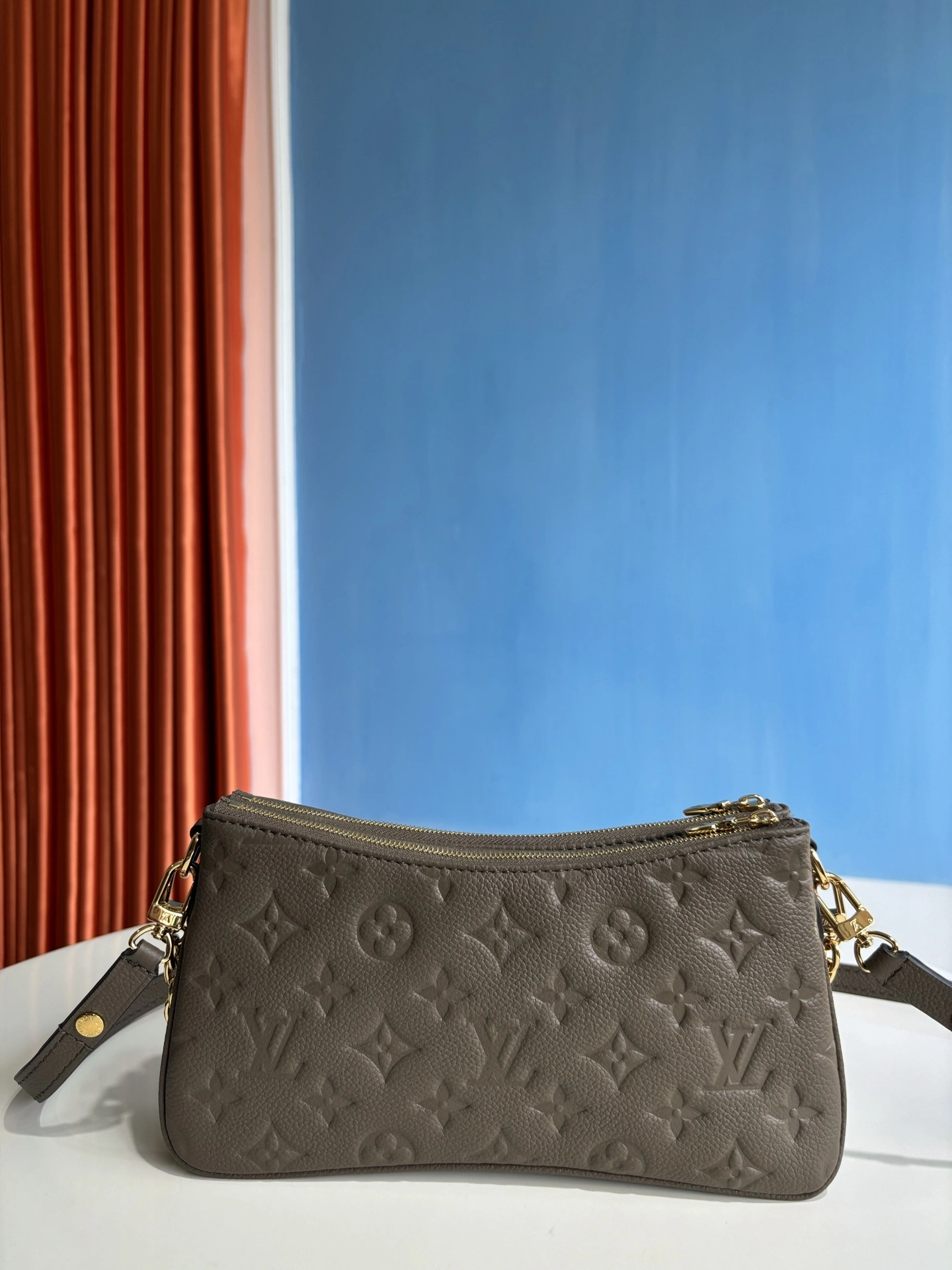 MOMO-- 8V M25816 high quality version cowhide item:E-B808L1820T