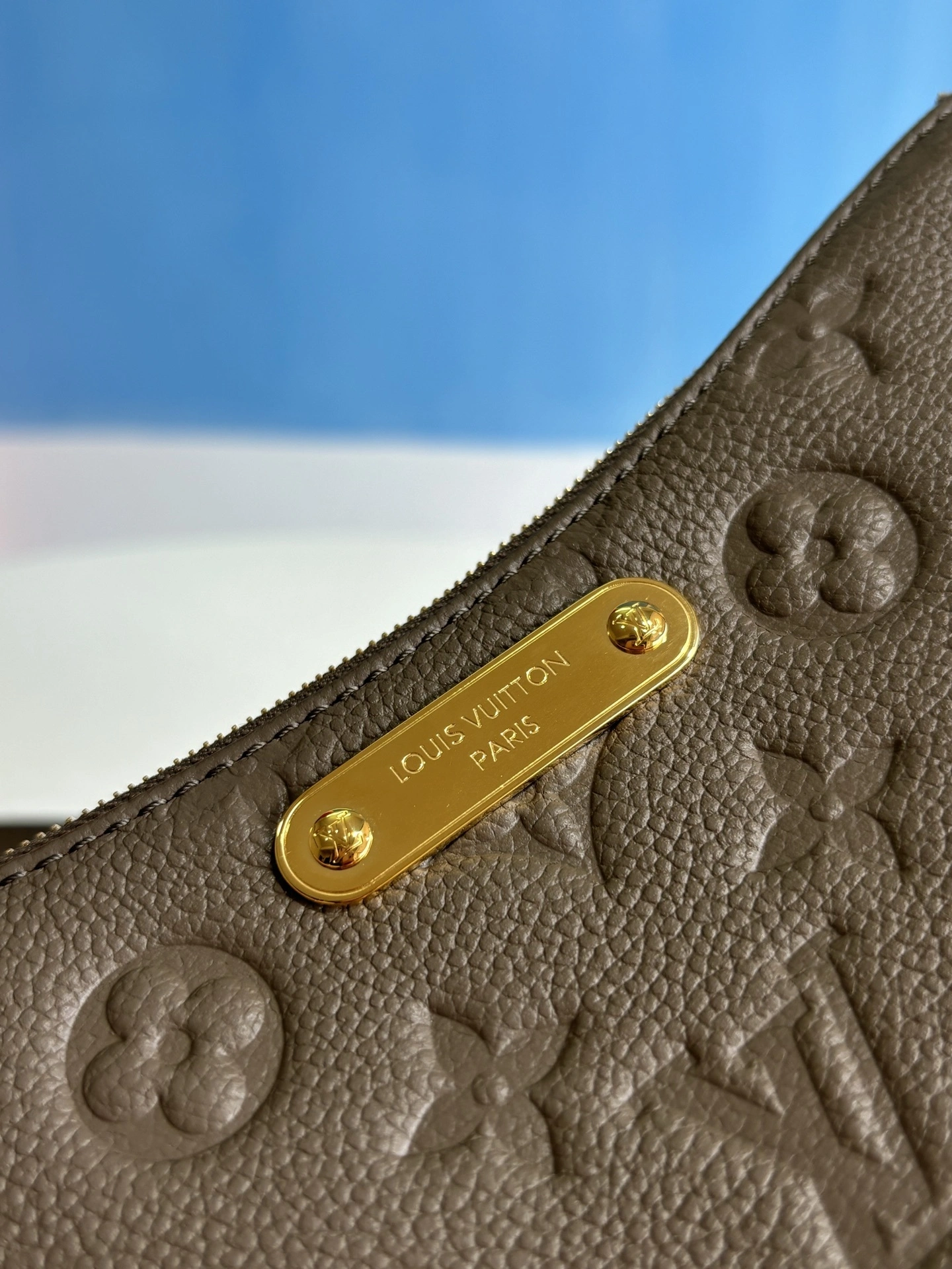 MOMO-- 8V M25816 high quality version cowhide item:E-B808L1820T