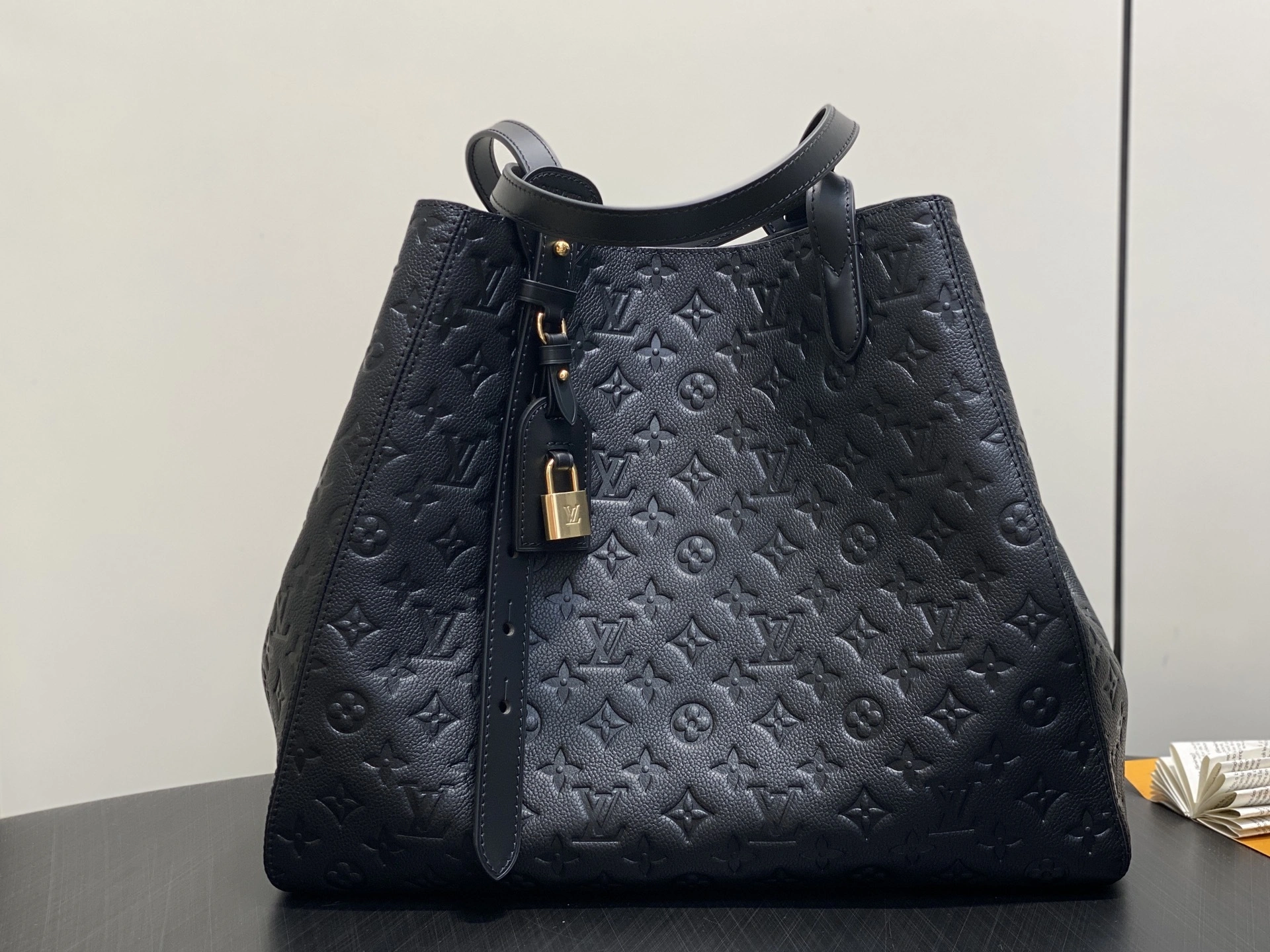 MOMO-- 8V M25860 high quality version All Ln One item:E-B000J1842