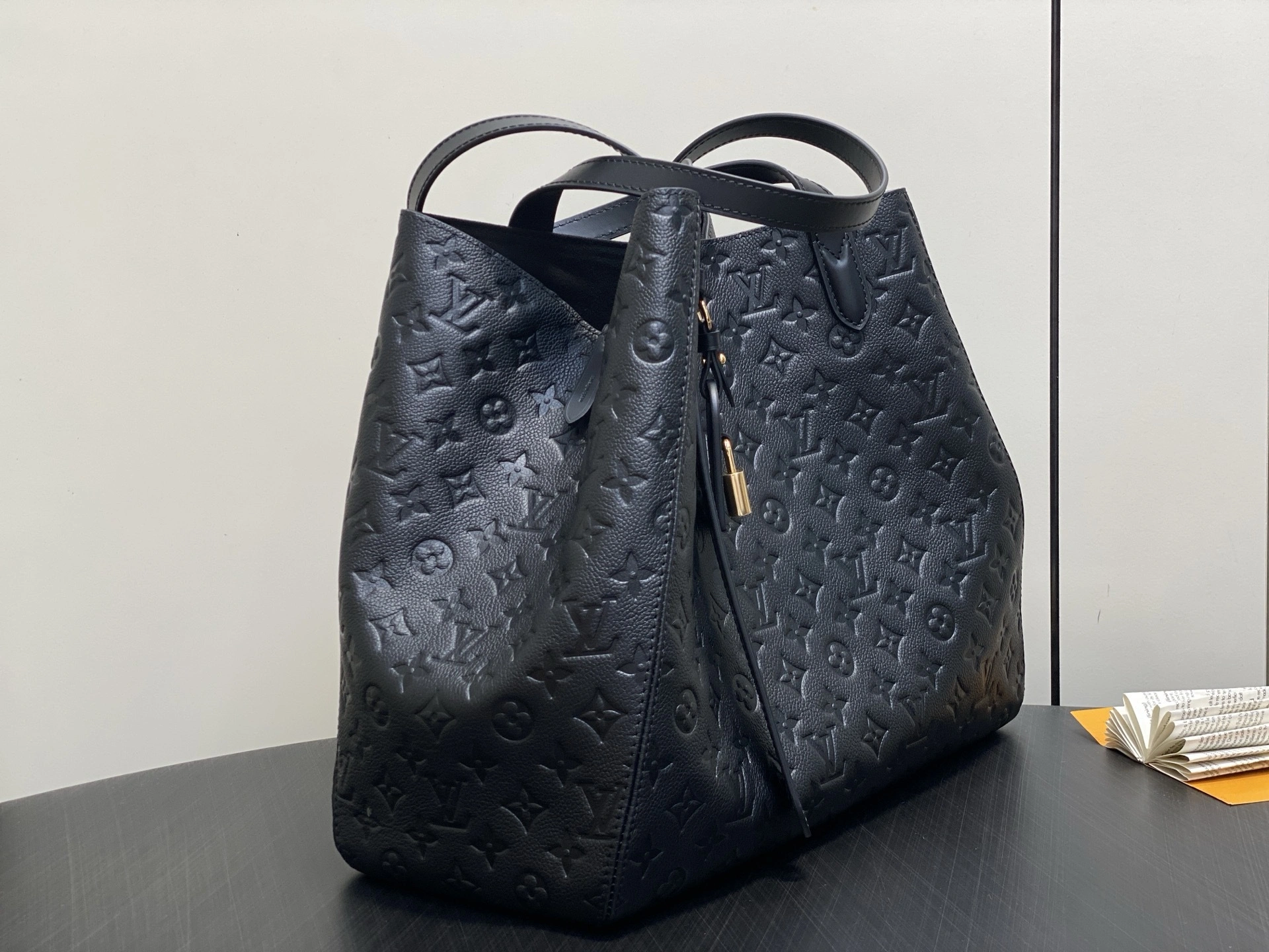 MOMO-- 8V M25860 high quality version All Ln One item:E-B000J1842