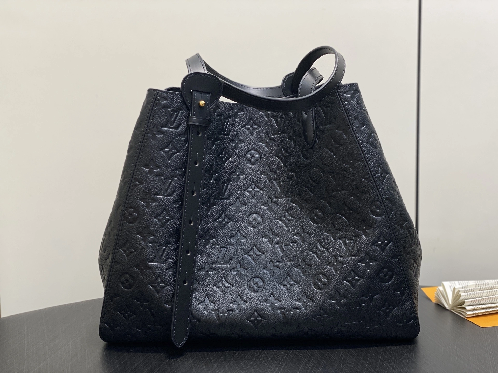 MOMO-- 8V M25860 high quality version All Ln One item:E-B000J1842