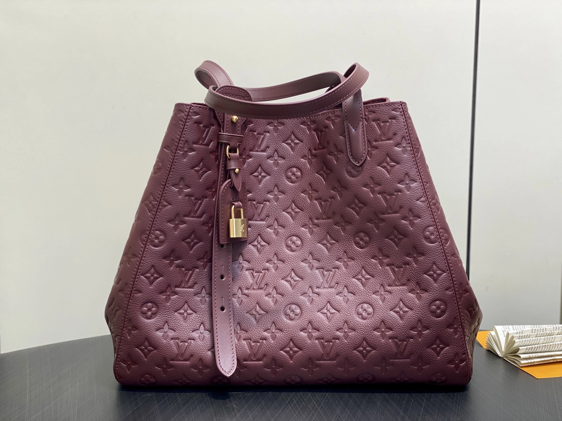 MOMO-- 8V M25888 high quality version All Ln One item:E-B000J1843