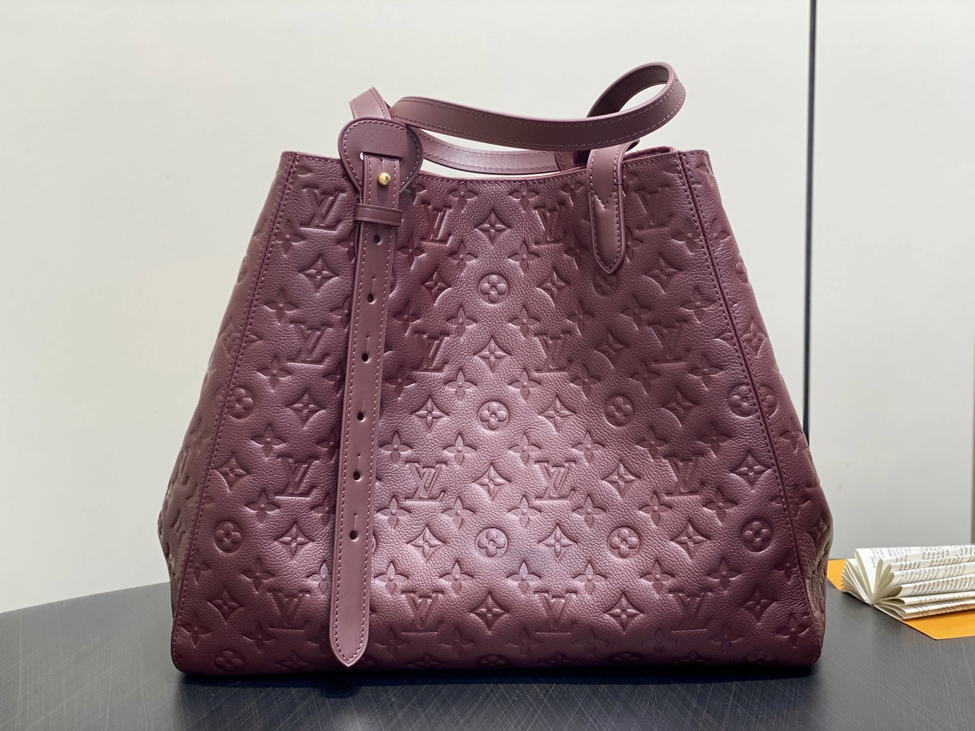 MOMO-- 8V M25888 high quality version All Ln One item:E-B000J1843