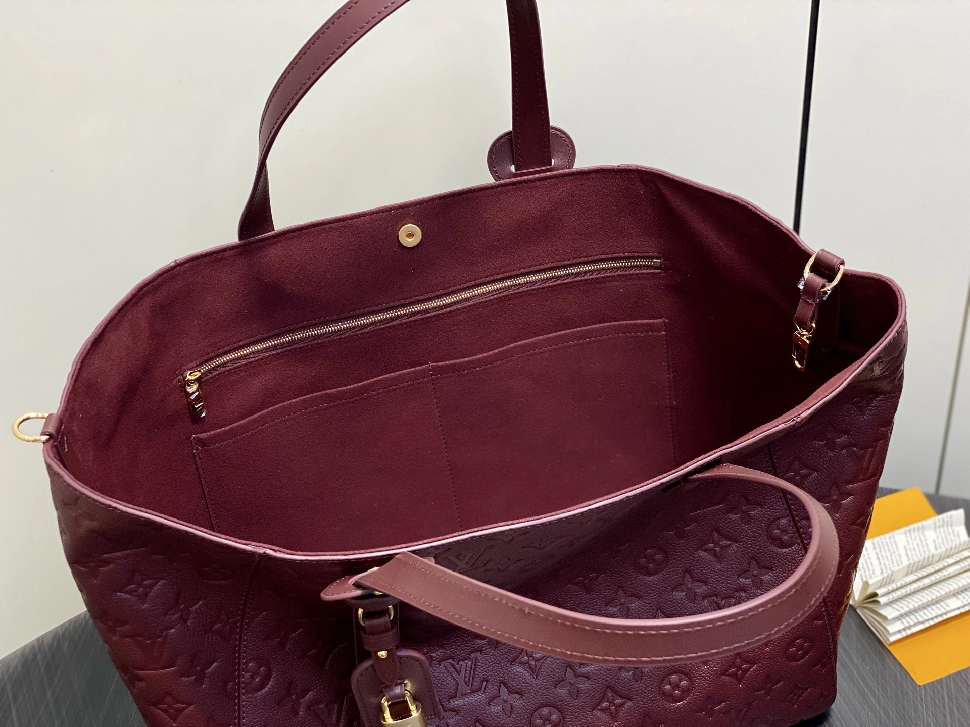 MOMO-- 8V M25888 high quality version All Ln One item:E-B000J1843