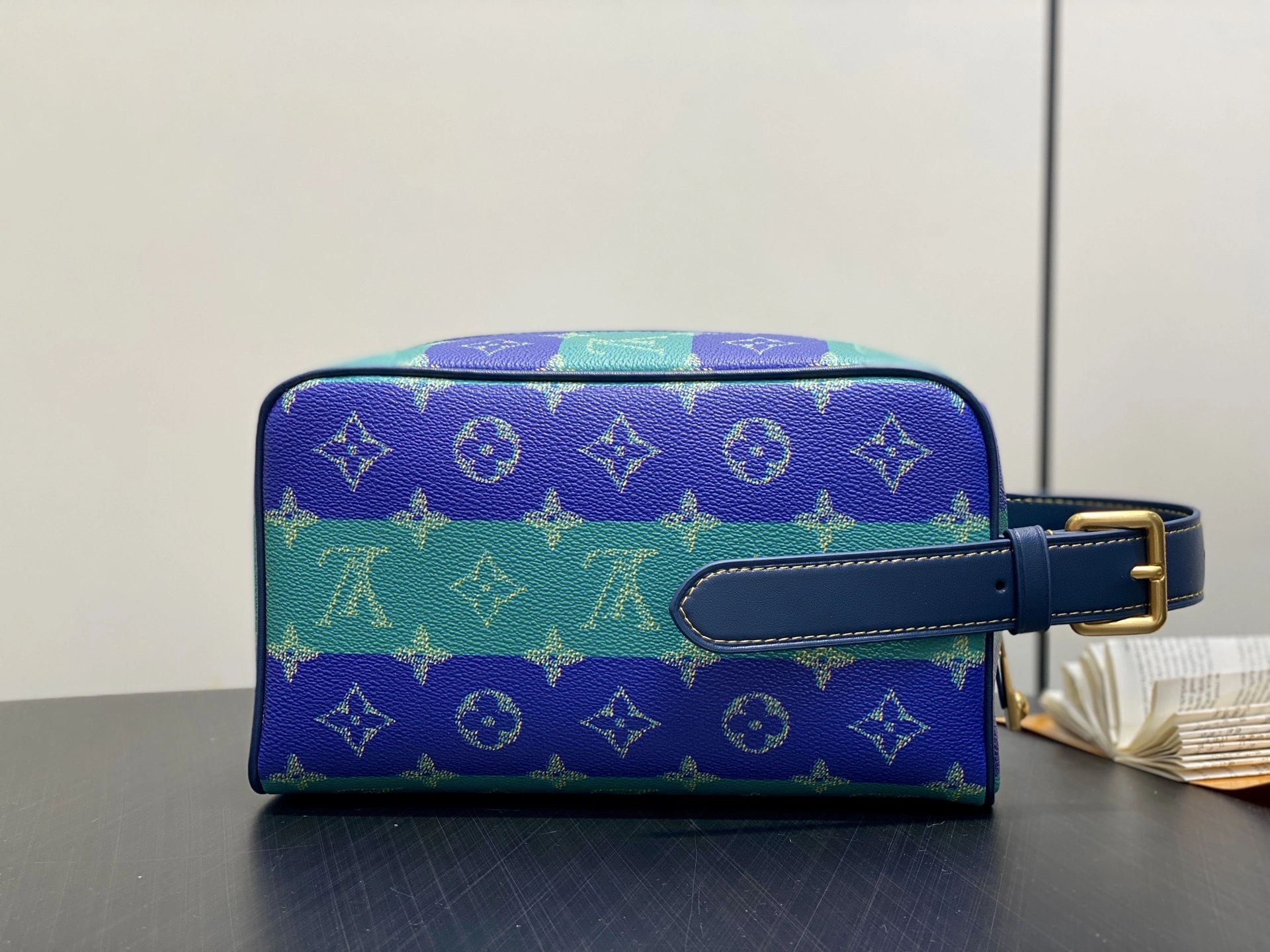 MOMO-- 8V M25902 high quality version Locker Dopp Kit cowhide item:E-B000J1813