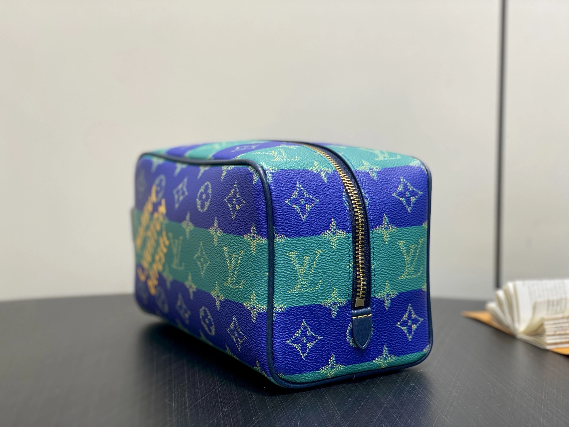 MOMO-- 8V M25902 high quality version Locker Dopp Kit cowhide item:E-B000J1813