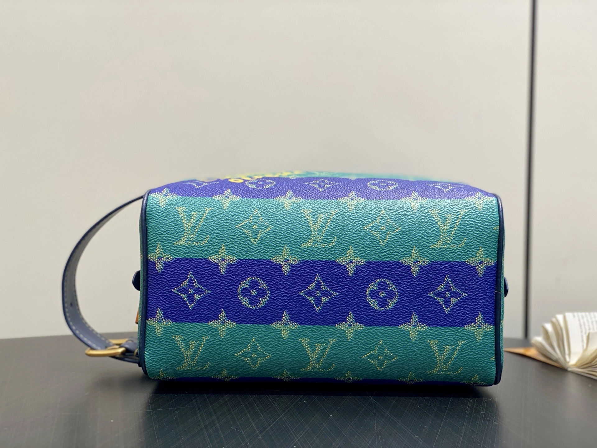 MOMO-- 8V M25902 high quality version Locker Dopp Kit cowhide item:E-B000J1813