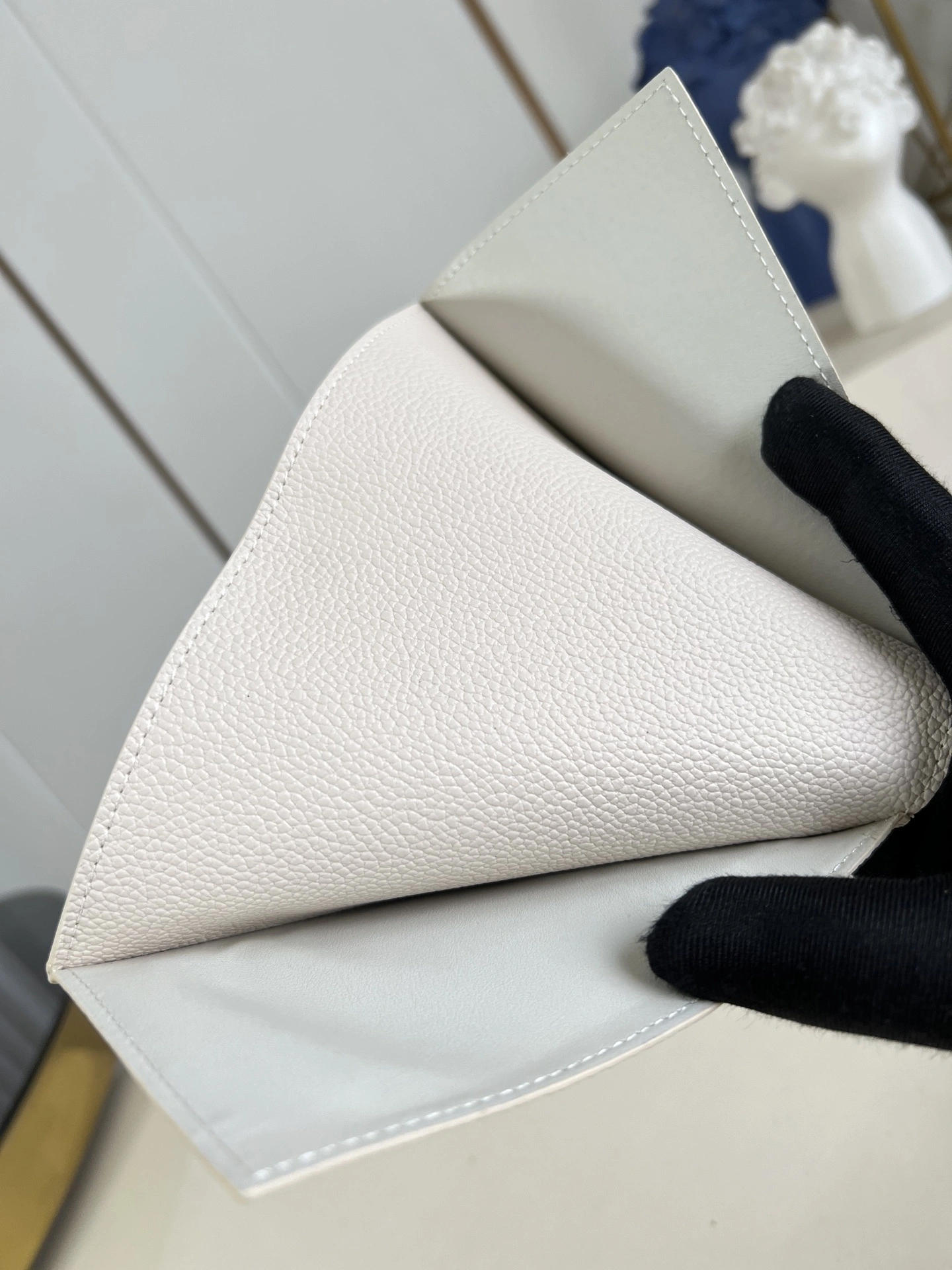 MOMO-- 8V M25917 high quality version cowhide item:E-B177I0310