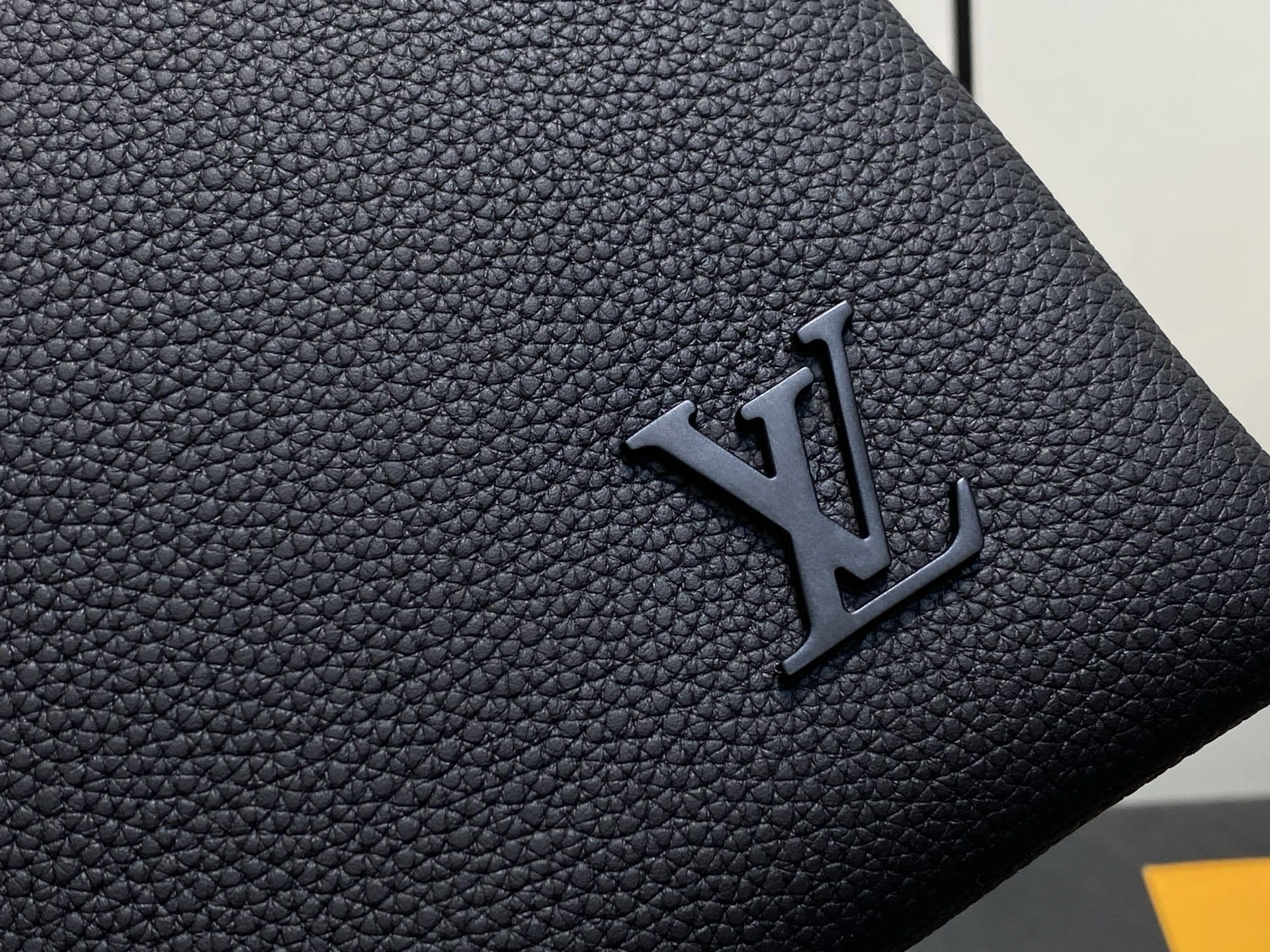 MOMO-- 8V M25943 high quality version Duo Pouch Calfskin item:E-B000J1851