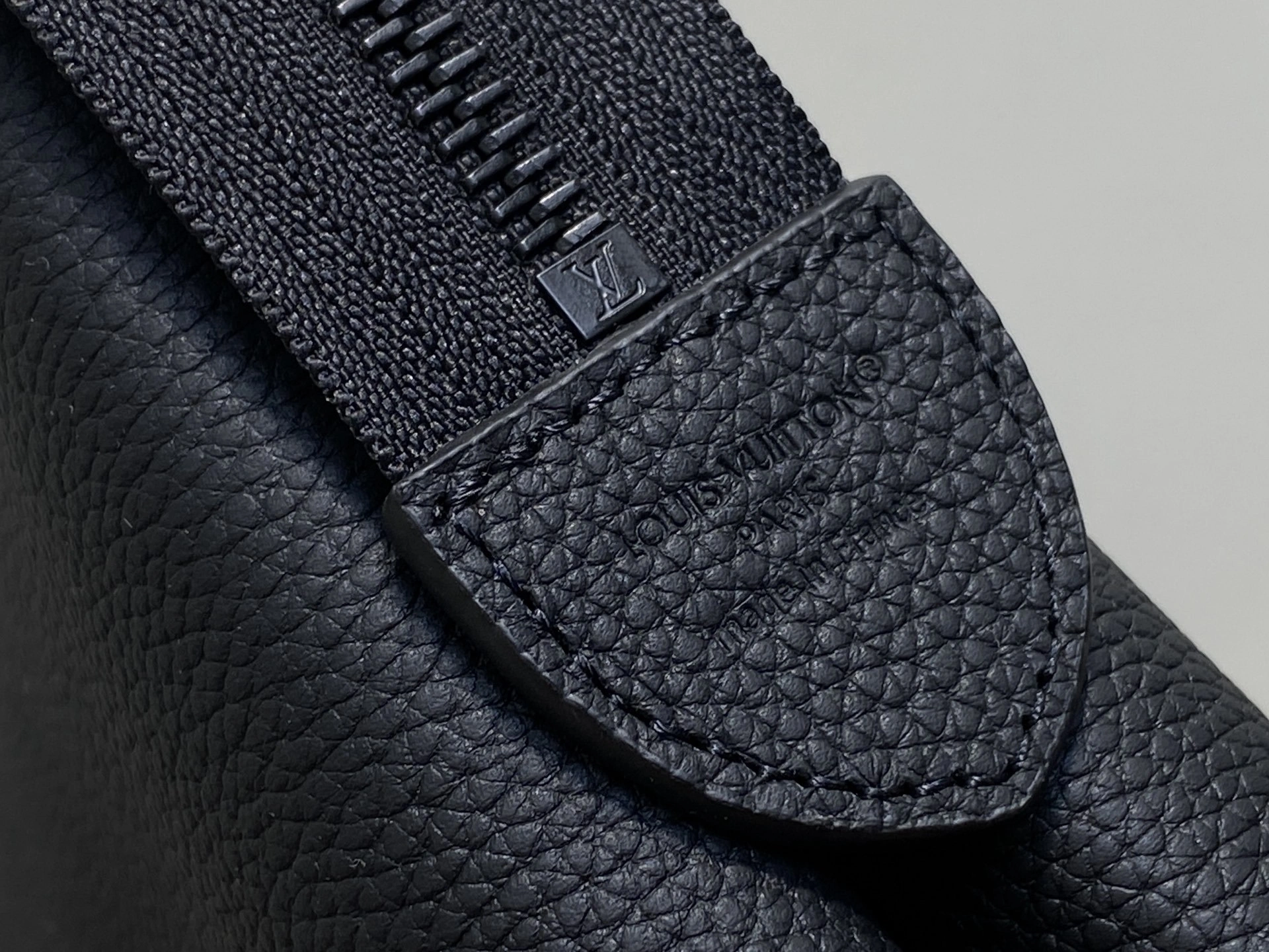 MOMO-- 8V M25943 high quality version Duo Pouch Calfskin item:E-B000J1851