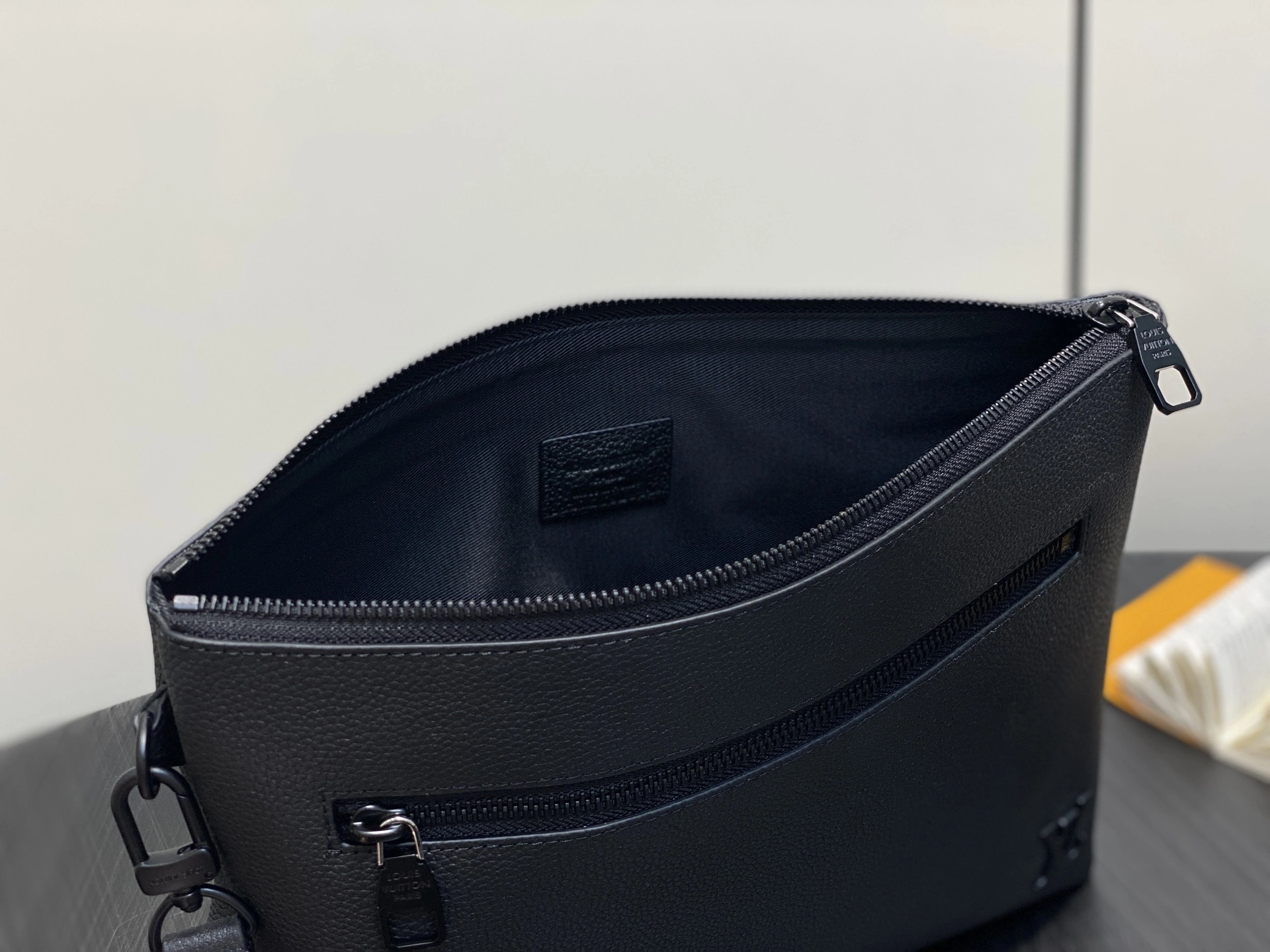 MOMO-- 8V M25955 high quality version item:E-B000J1852