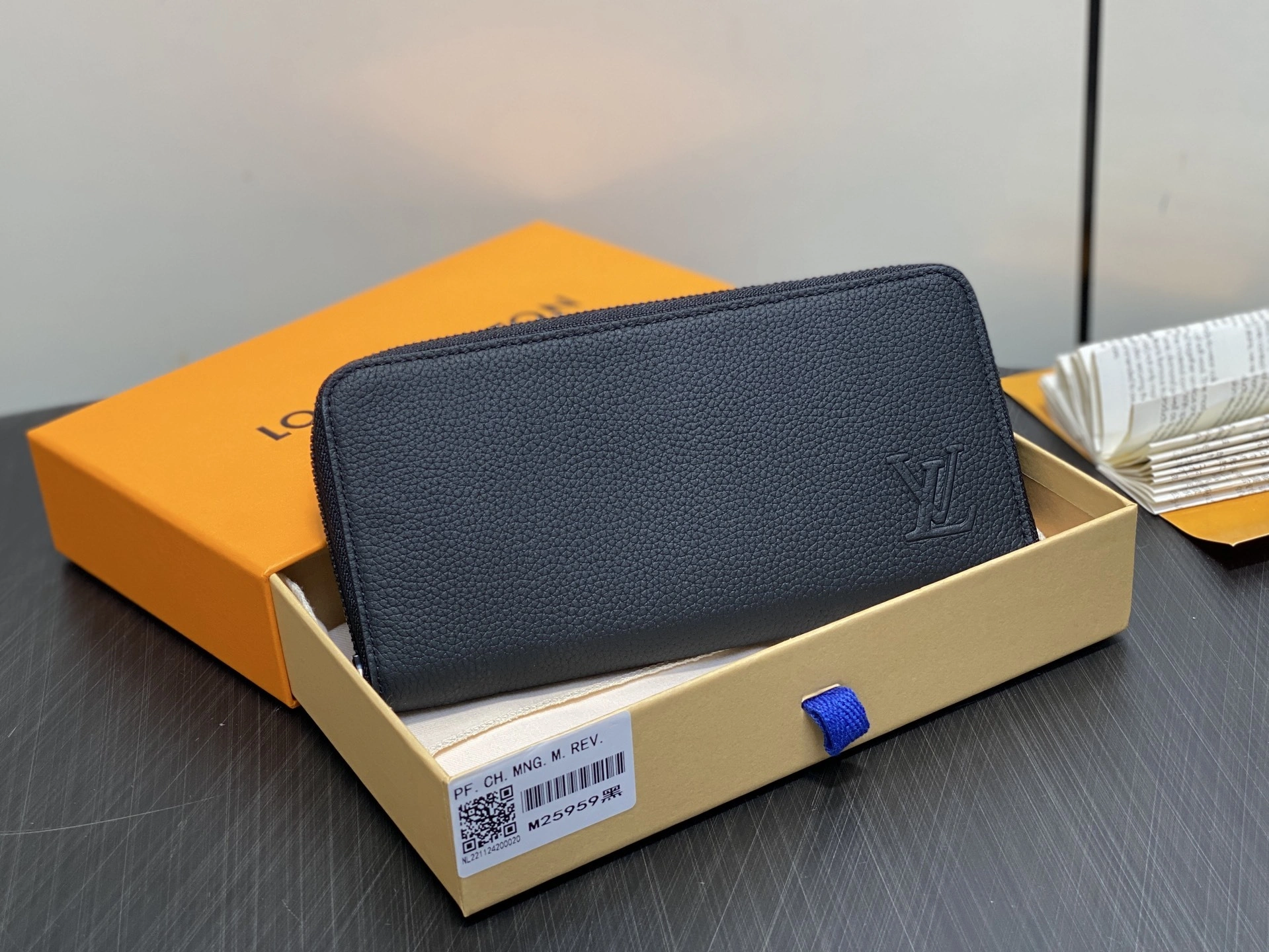 MOMO-- 8V M25959 high quality version Zippy Calfskin item:E-B000J1808