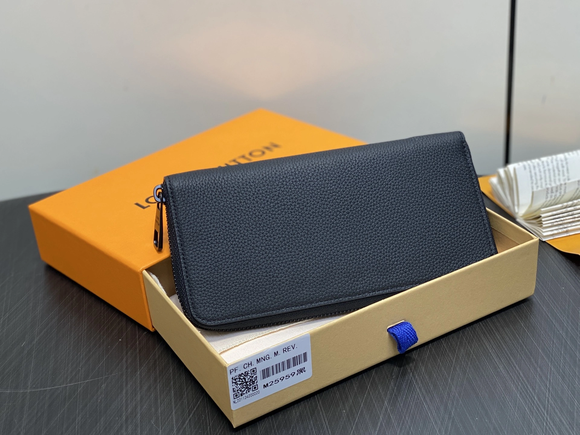 MOMO-- 8V M25959 high quality version Zippy Calfskin item:E-B000J1808