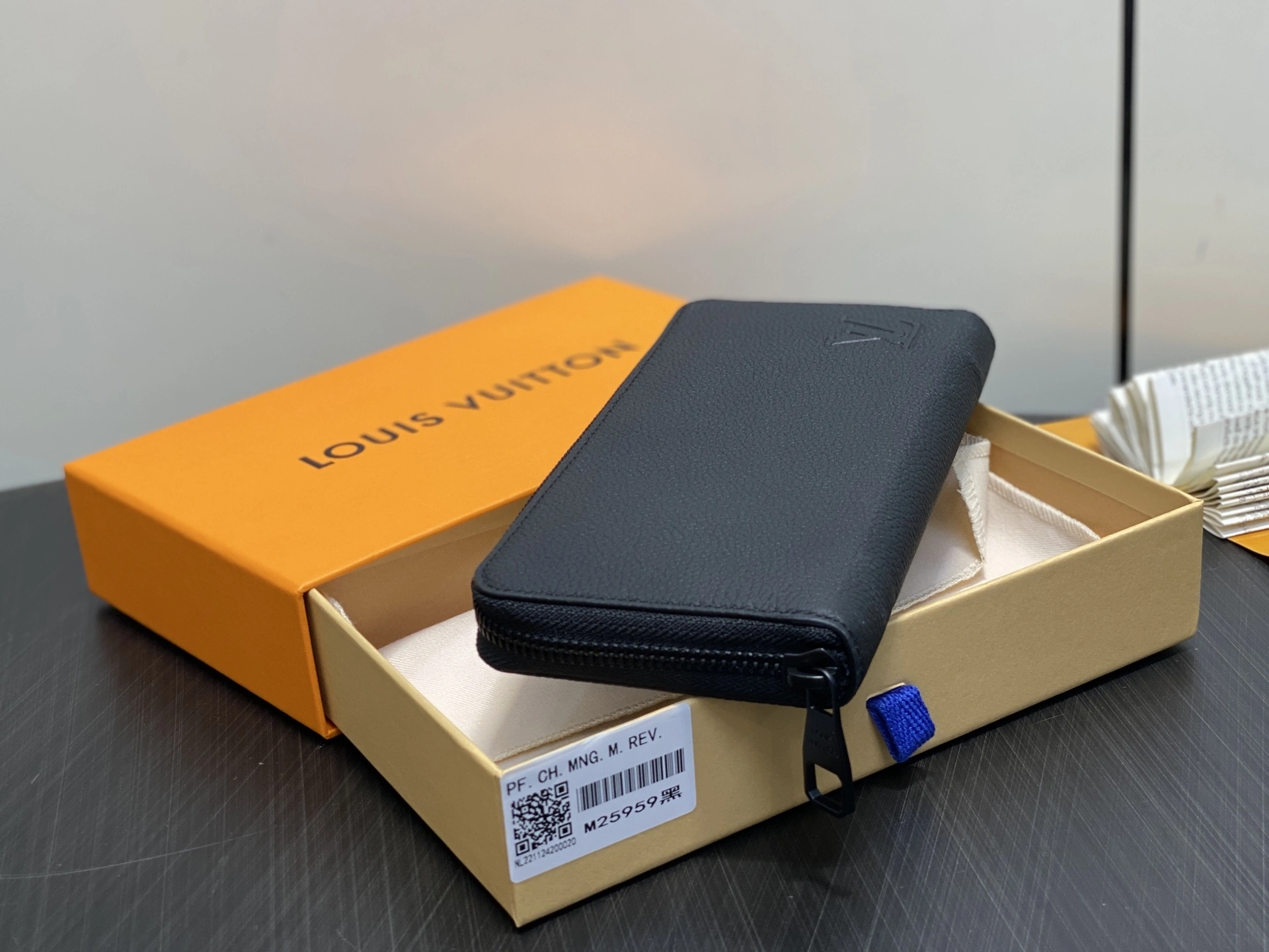 MOMO-- 8V M25959 high quality version Zippy Calfskin item:E-B000J1808