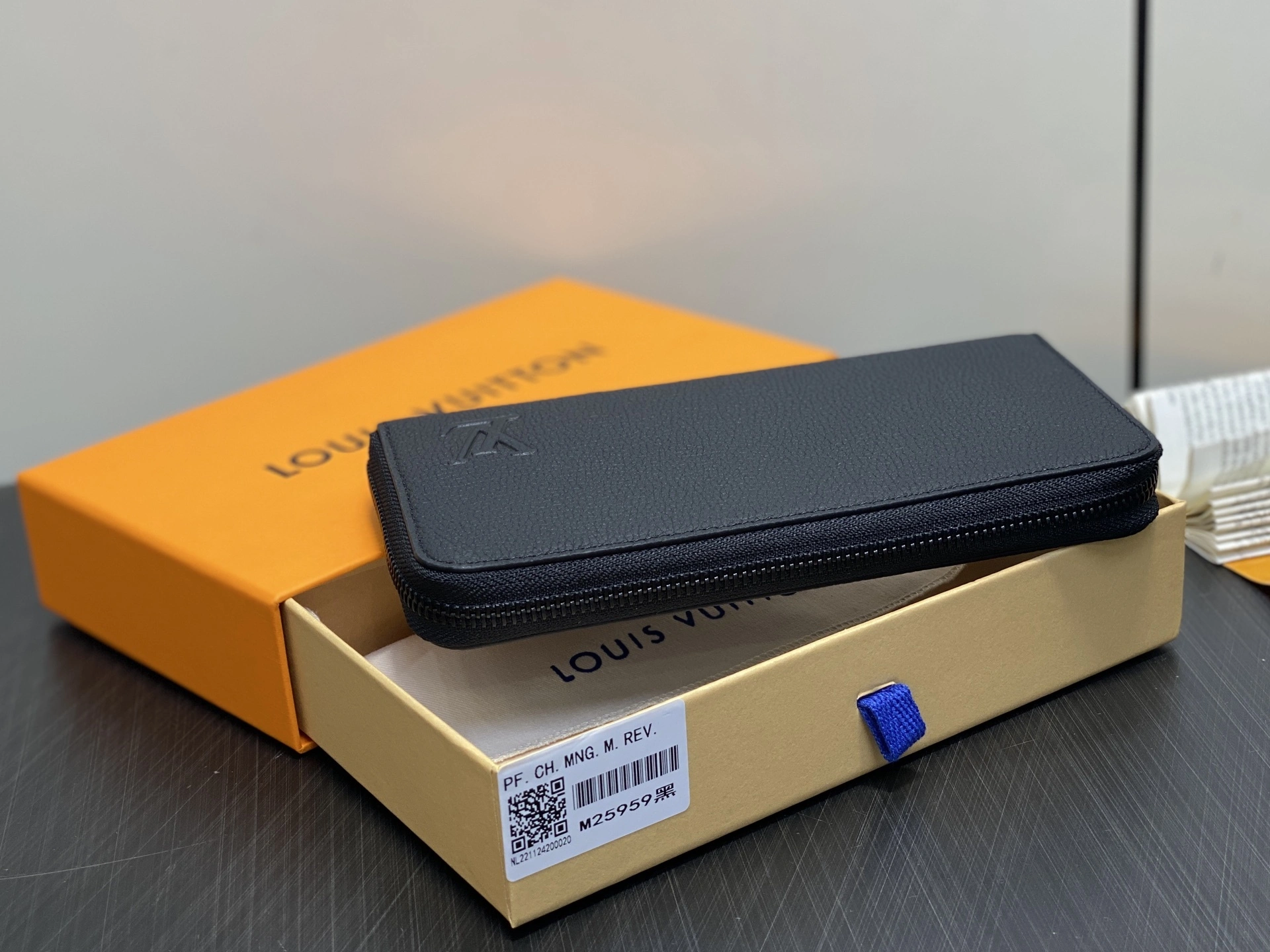 MOMO-- 8V M25959 high quality version Zippy Calfskin item:E-B000J1808