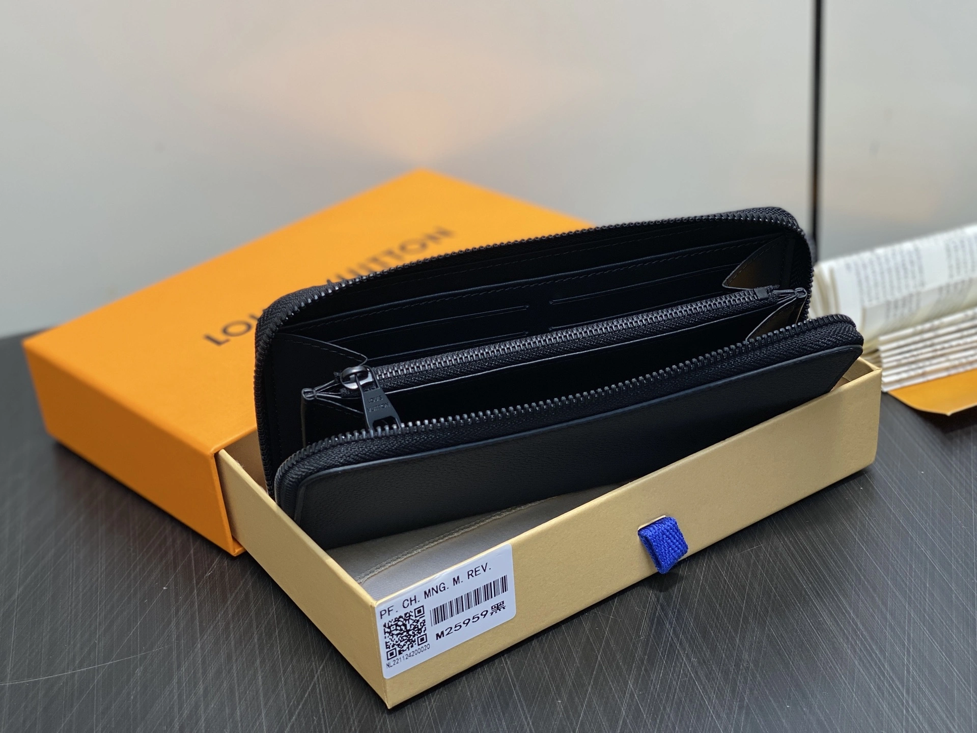 MOMO-- 8V M25959 high quality version Zippy Calfskin item:E-B000J1808