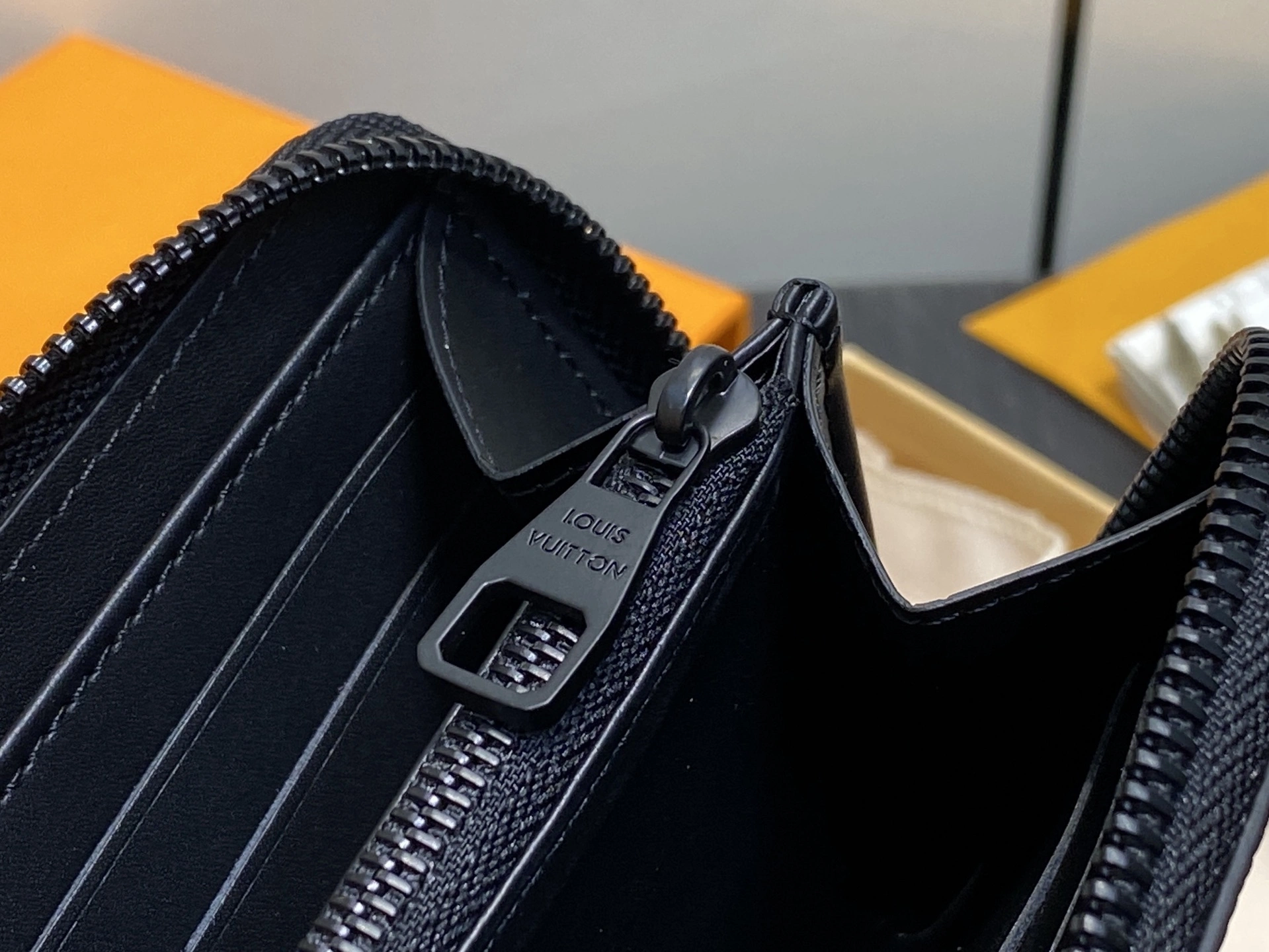 MOMO-- 8V M25959 high quality version Zippy Calfskin item:E-B000J1808