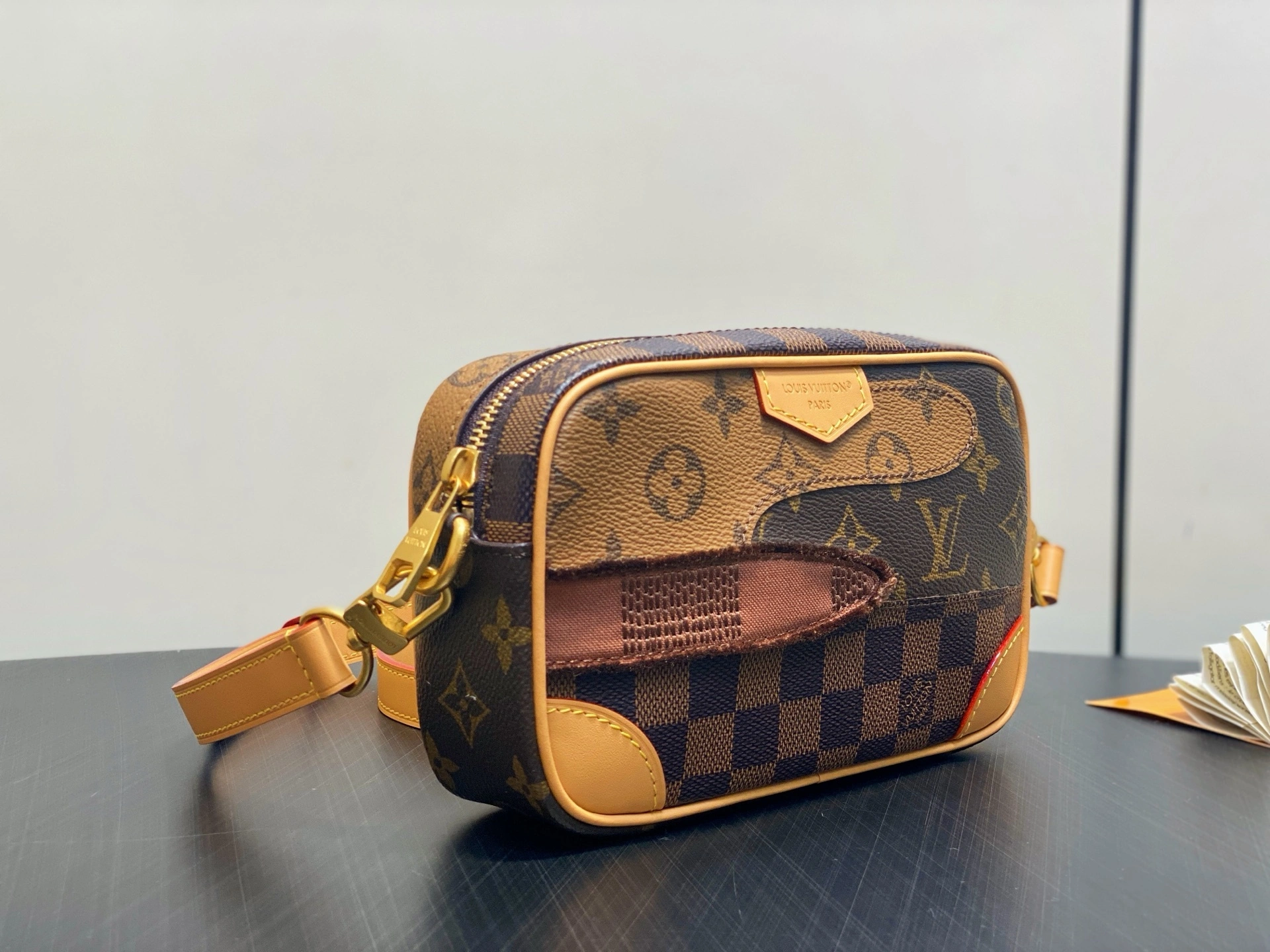 MOMO-- 8V M26020 high quality version Trocadéro item:E-B000J1846