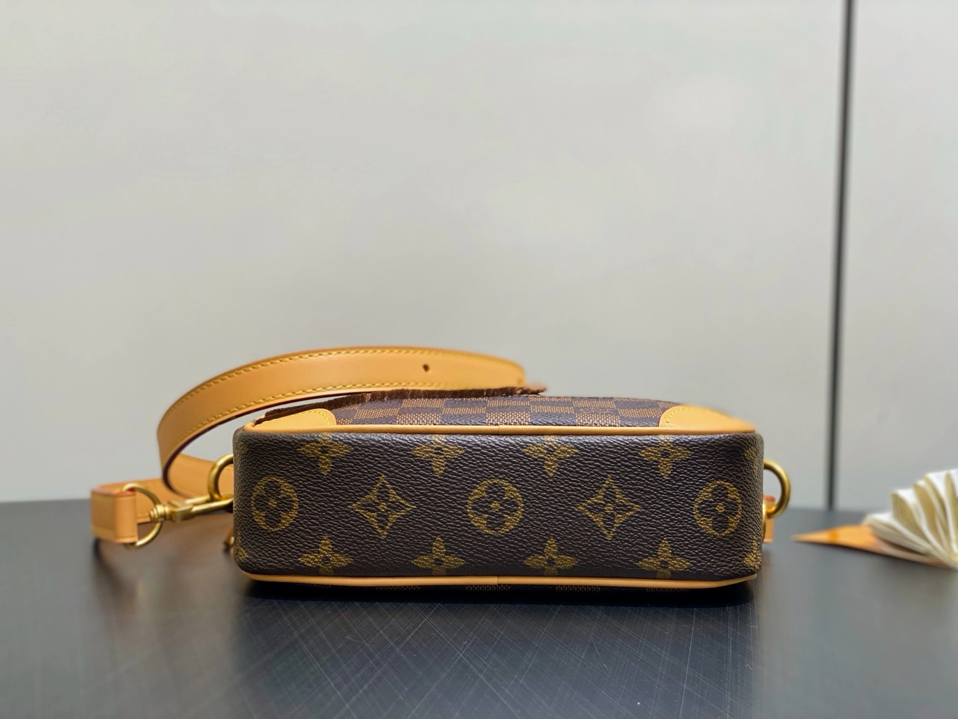 MOMO-- 8V M26020 high quality version Trocadéro item:E-B000J1846