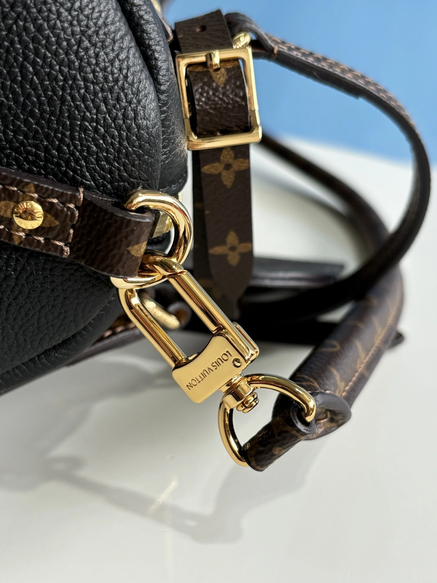 MOMO-- 8V M26037 high quality version Express Travel cowhide item:E-B177H2565